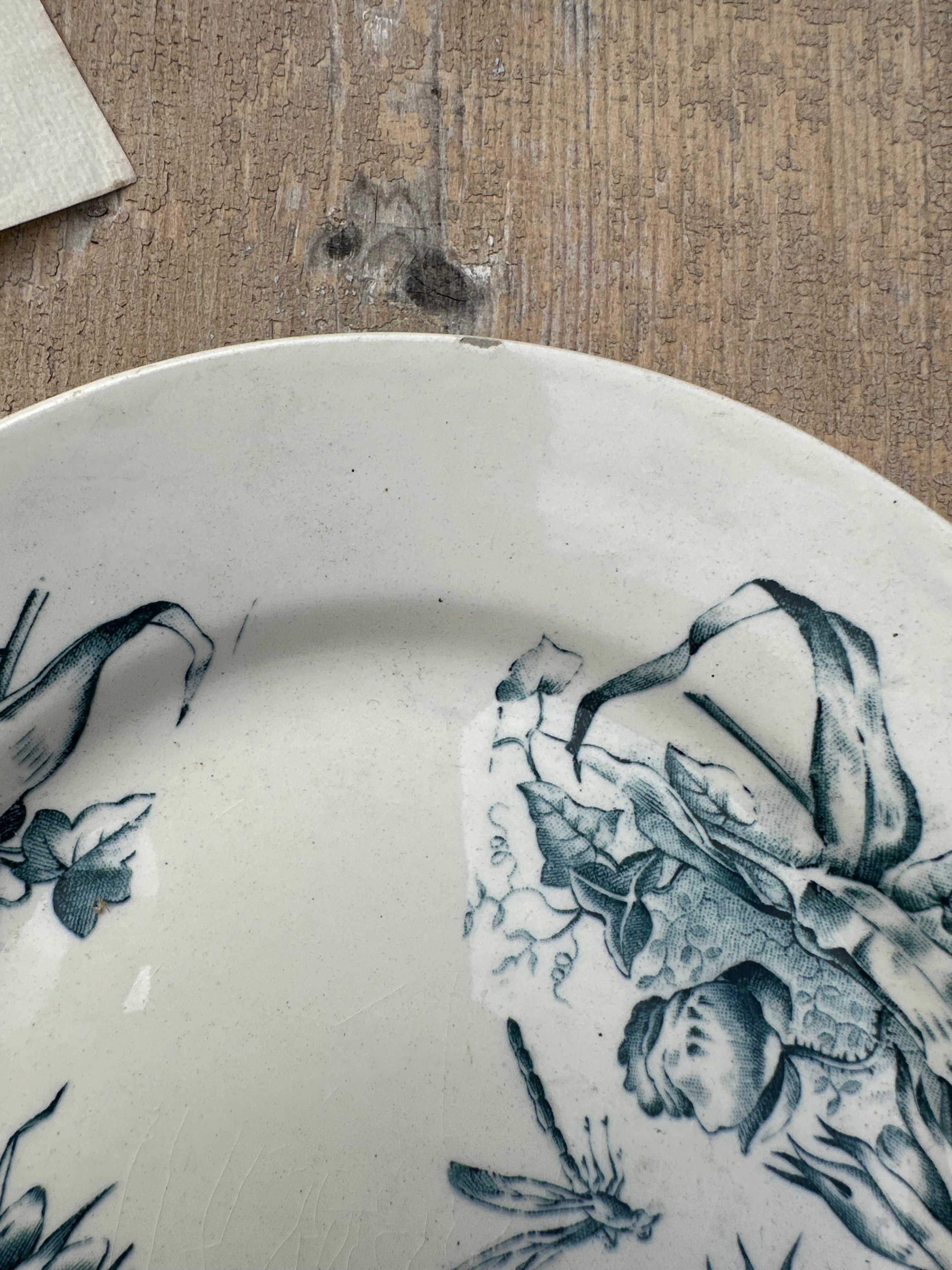 I. Set of 8 assorted dinner plates