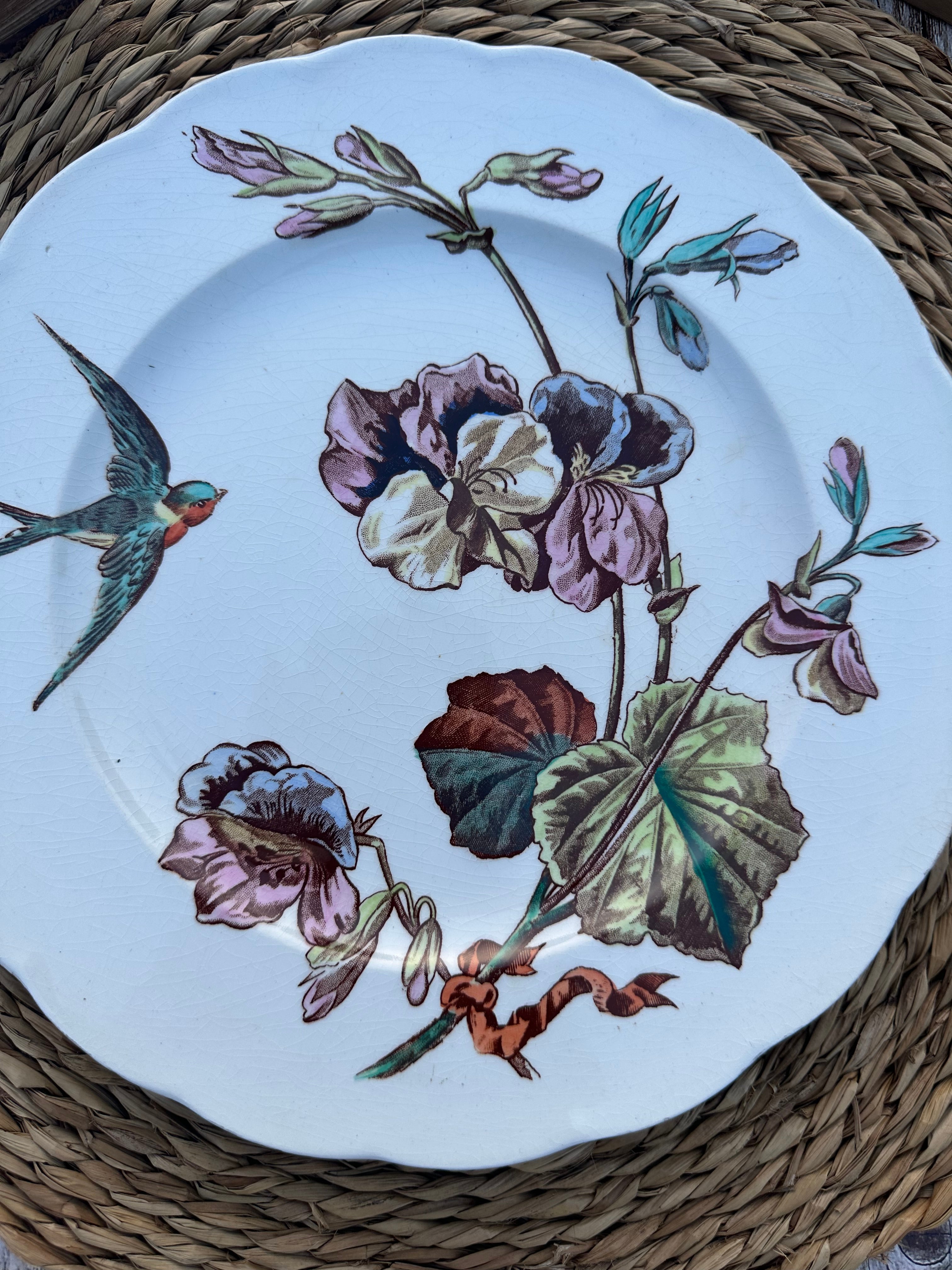 II. Assiette polychrome Heathcote Bone modèle Kensington