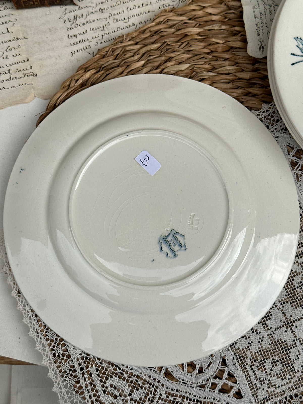 B. Suite de 5 assiettes à dessert Longwy modèle Mignon