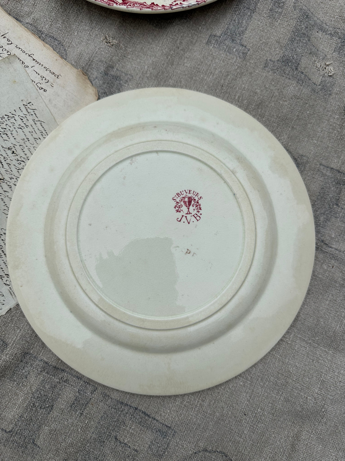 II. Suite de 6 assiettes plates dépareillées