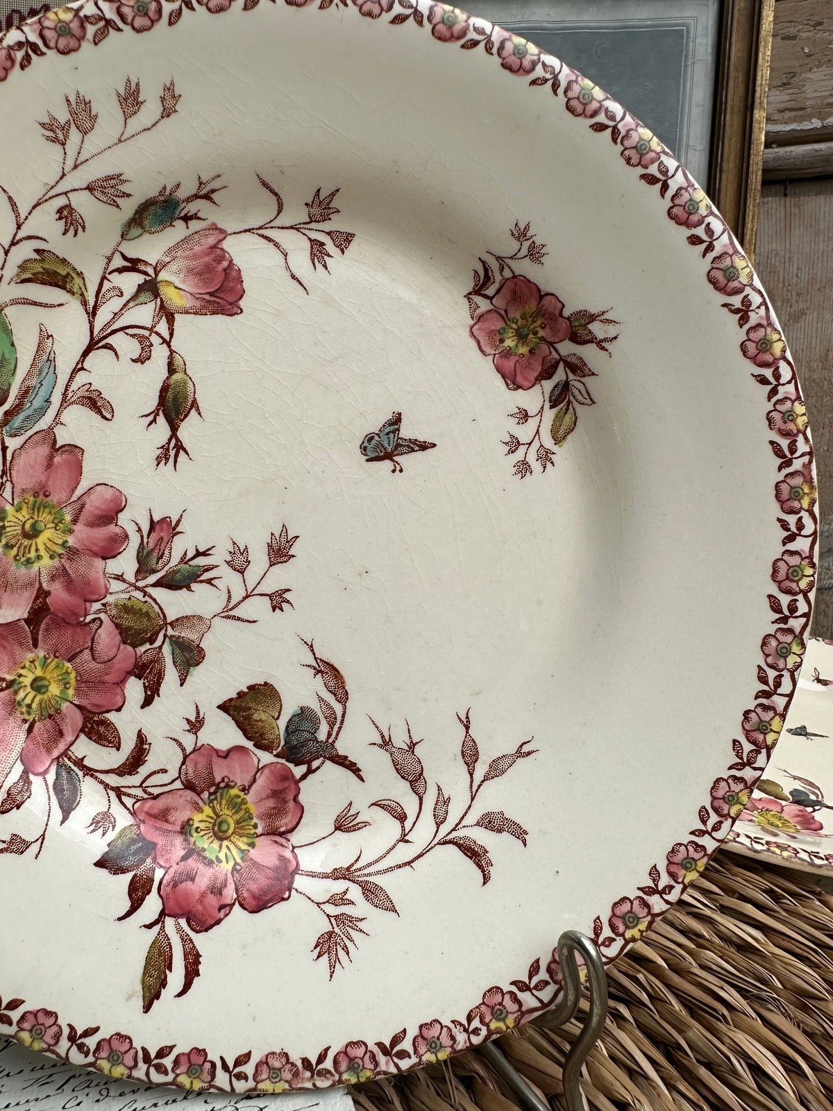 E. Assiette à dessert polychrome Gien modèle Mai