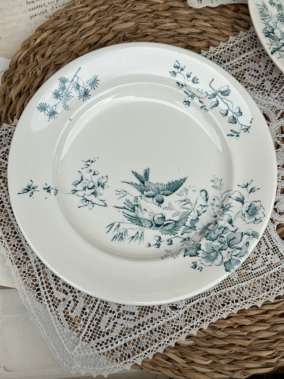 C. Suite de 5 assiettes à dessert Longwy modèle Mignon
