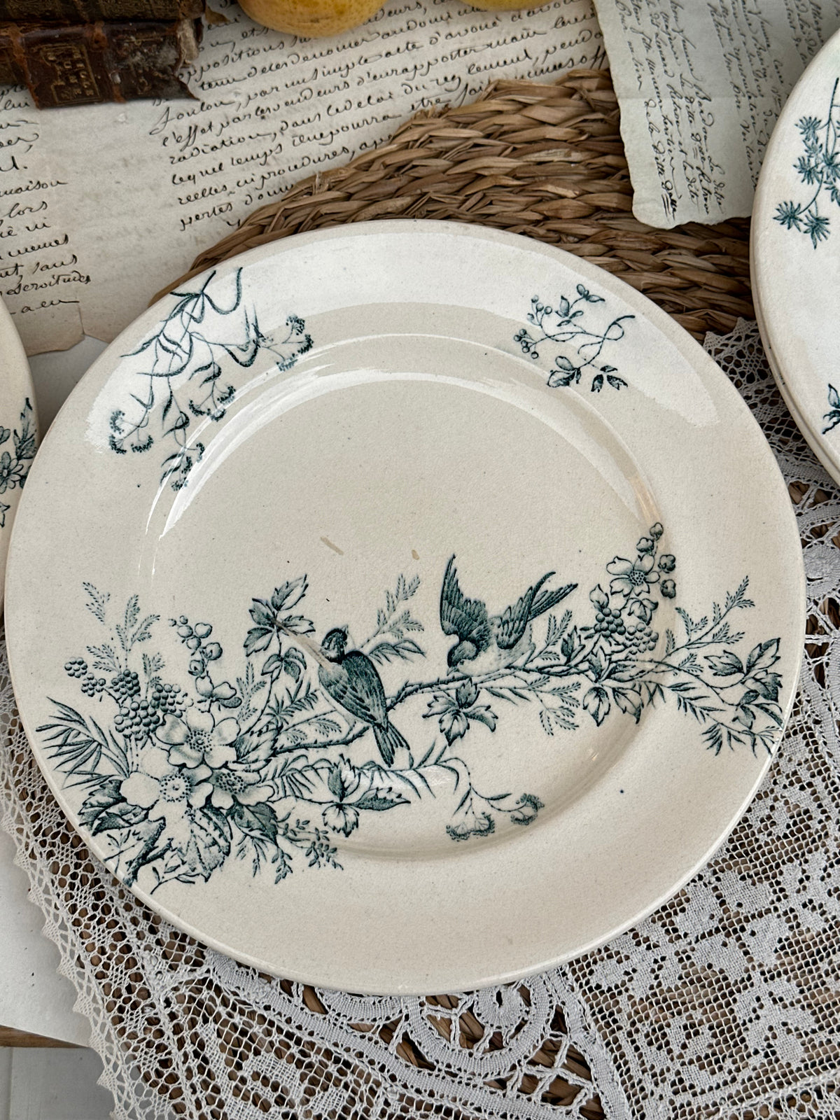 D. Suite de 5 assiettes à dessert Longwy modèle Mignon