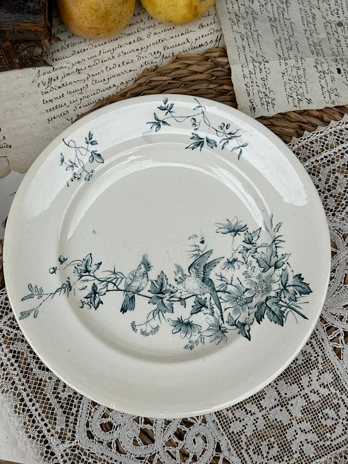 A. Suite de 6 assiettes à dessert Longwy modèle Mignon