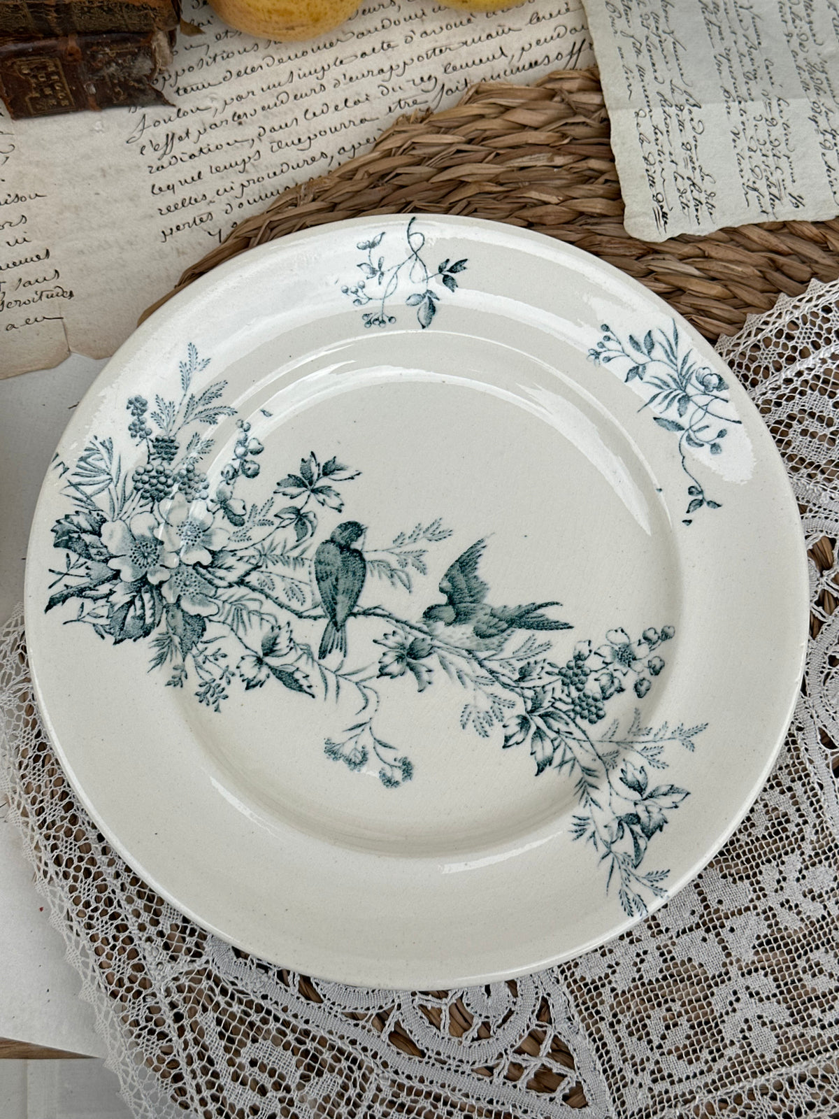 C. Suite de 5 assiettes à dessert Longwy modèle Mignon
