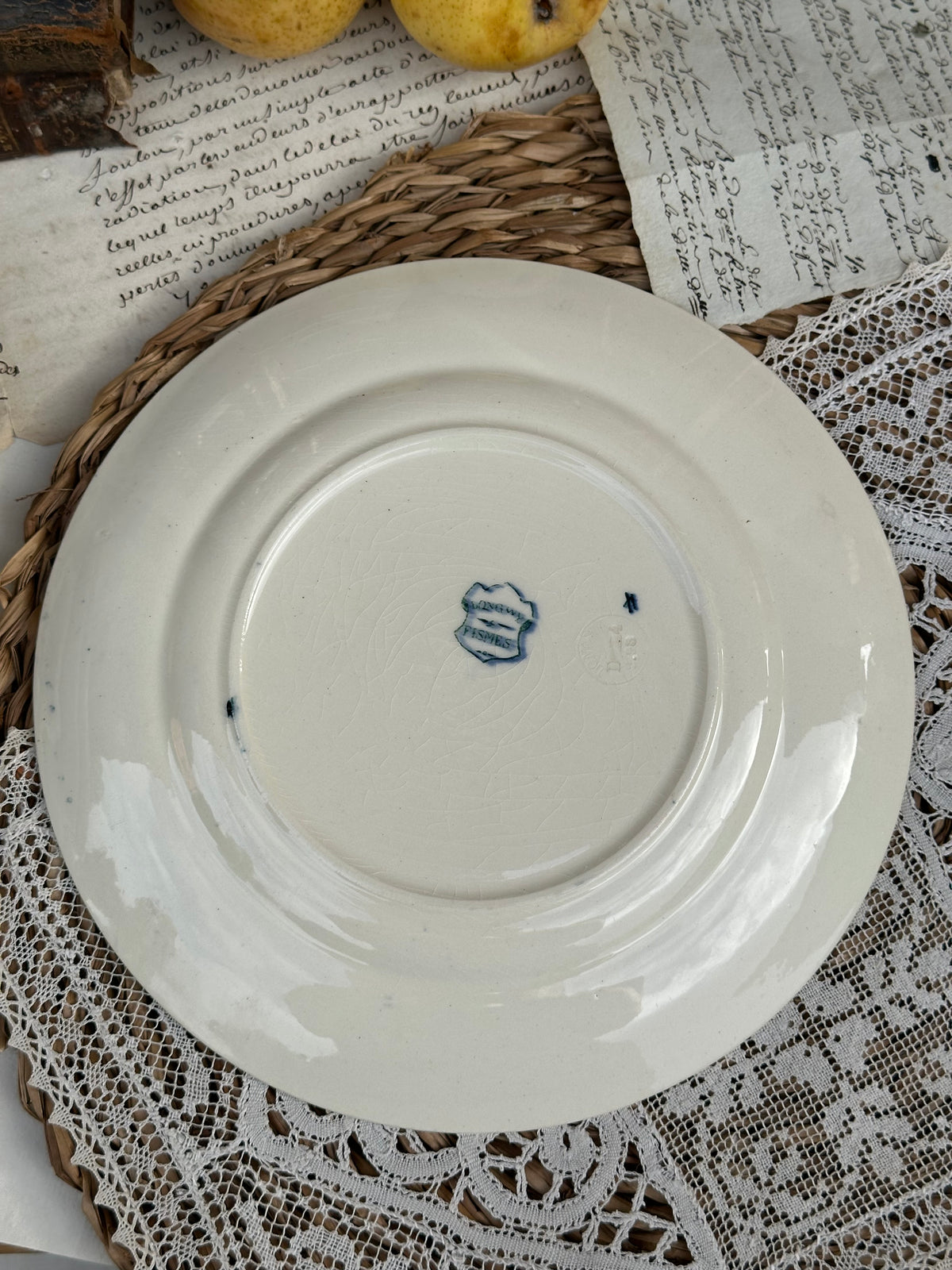 C. Suite de 6 assiettes à dessert dépareillées