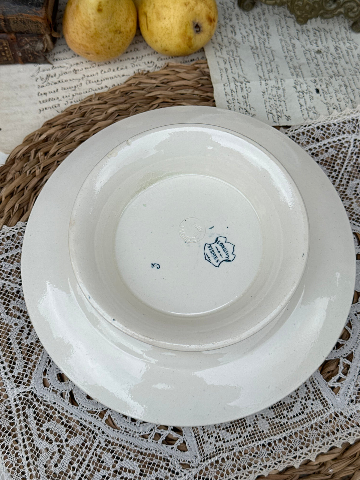 Plat piédouche Longwy modèle Fismes