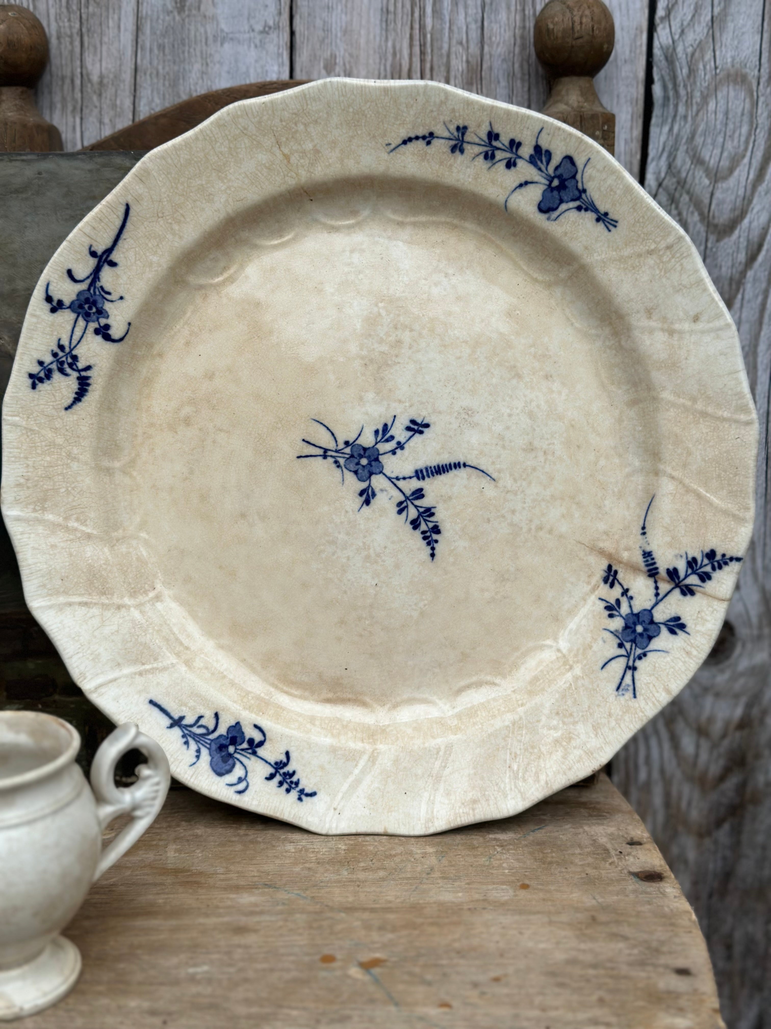 Round dish BWM & co Chantilly model