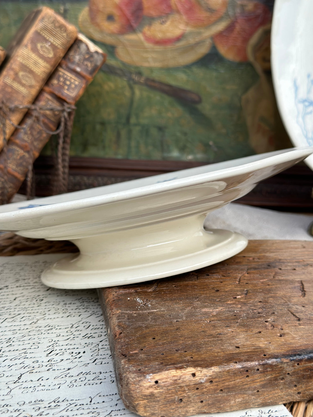 Small Gien Iris model pedestal