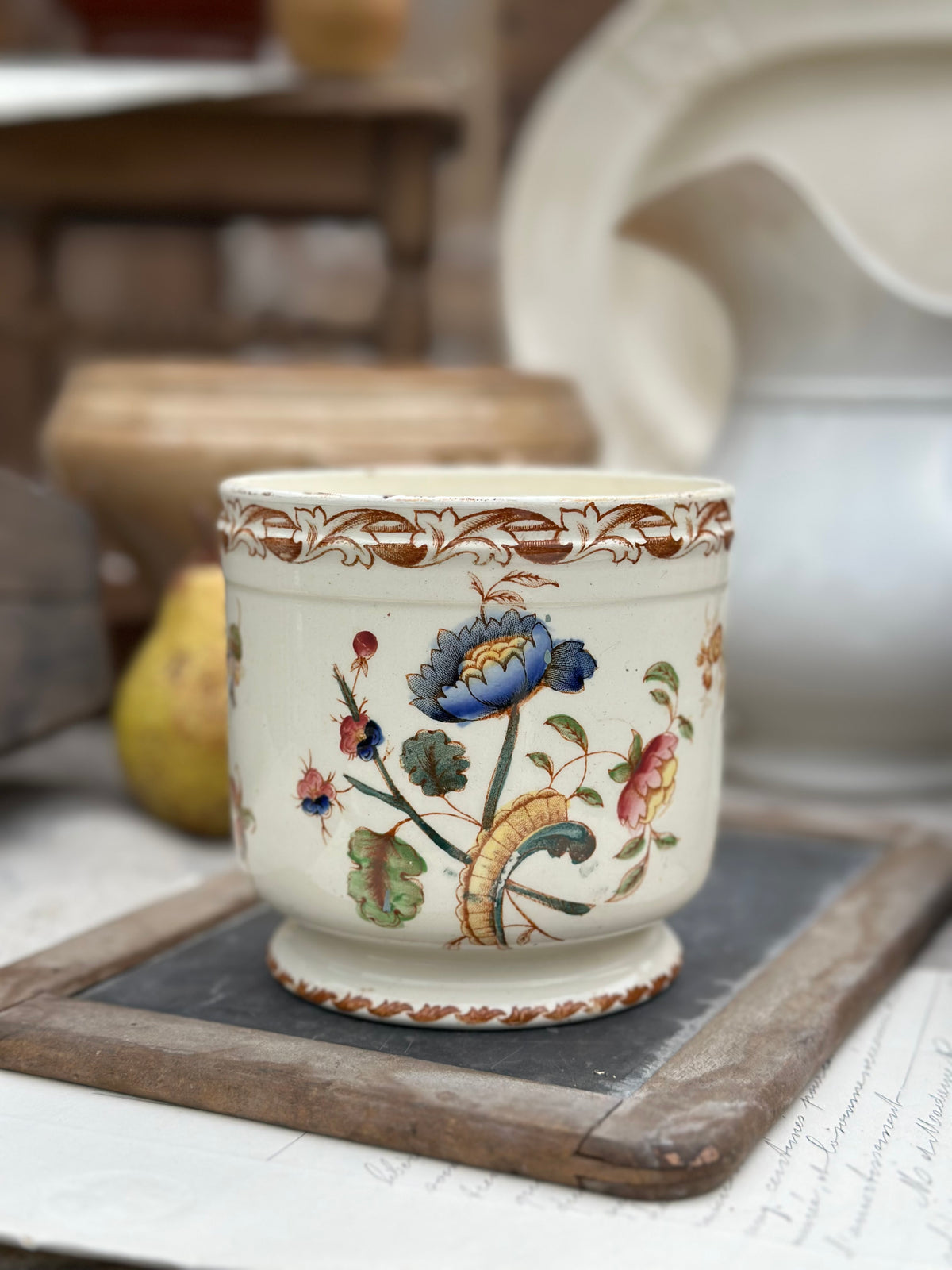 Pot polychrome Creil et Montereau