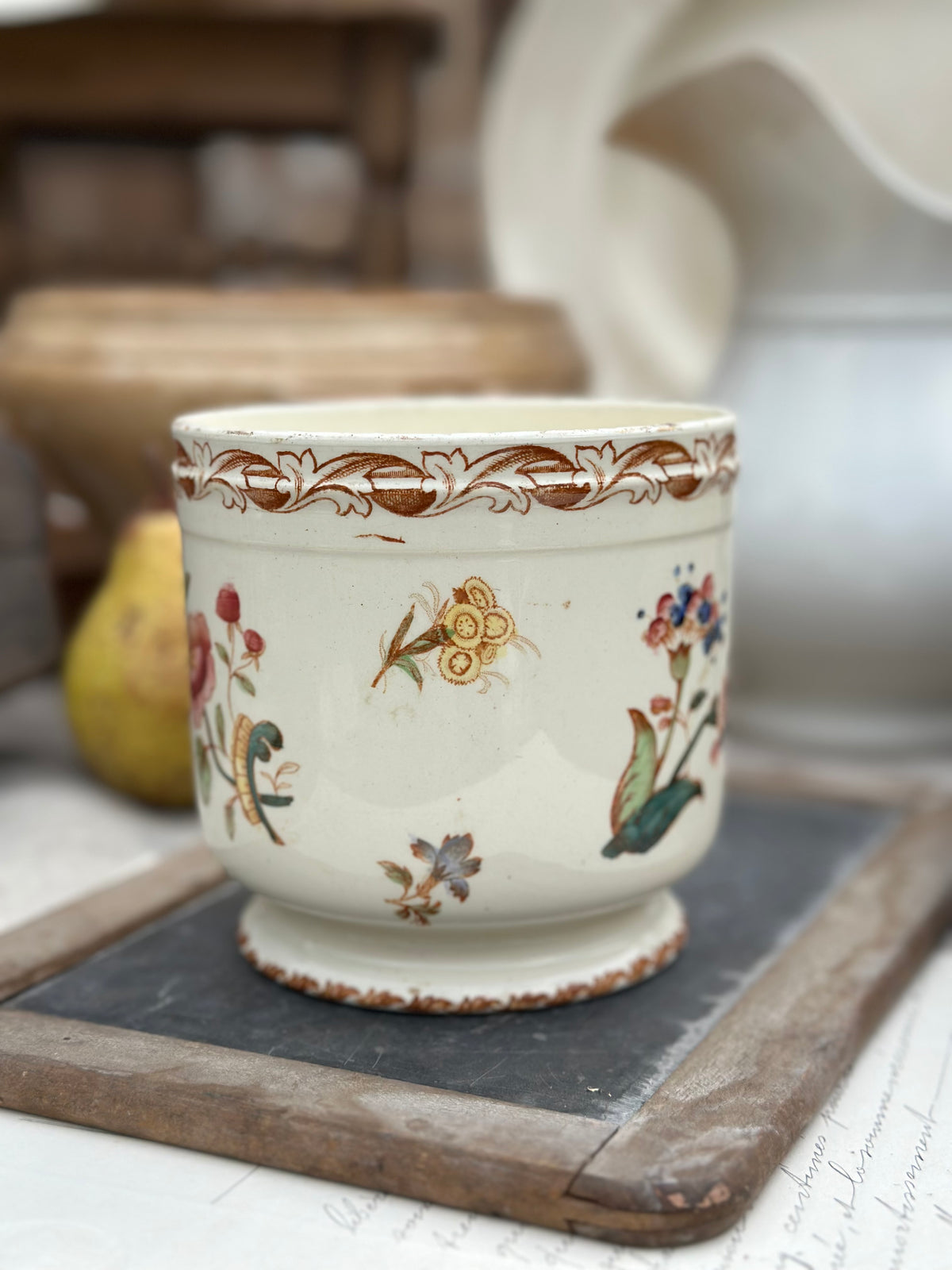 Pot polychrome Creil et Montereau