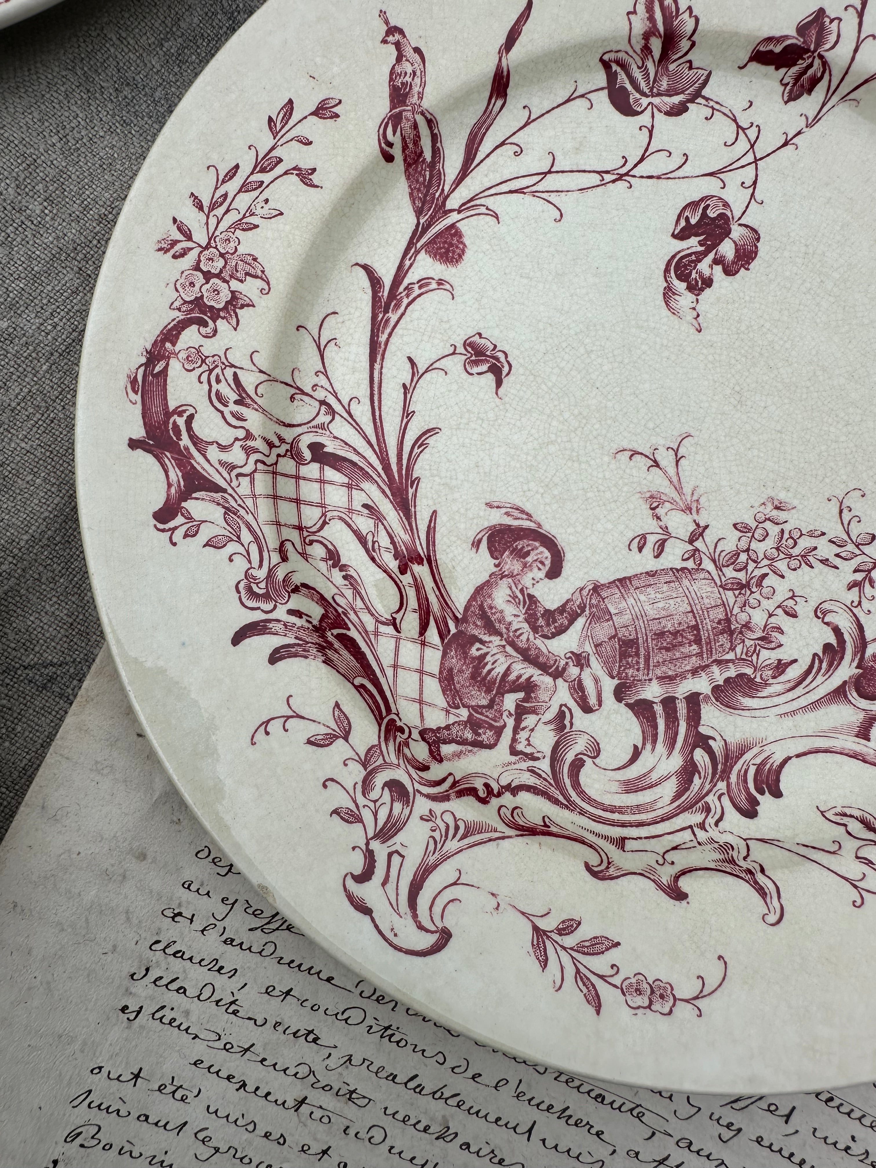 Set of 3 assorted dinner plates