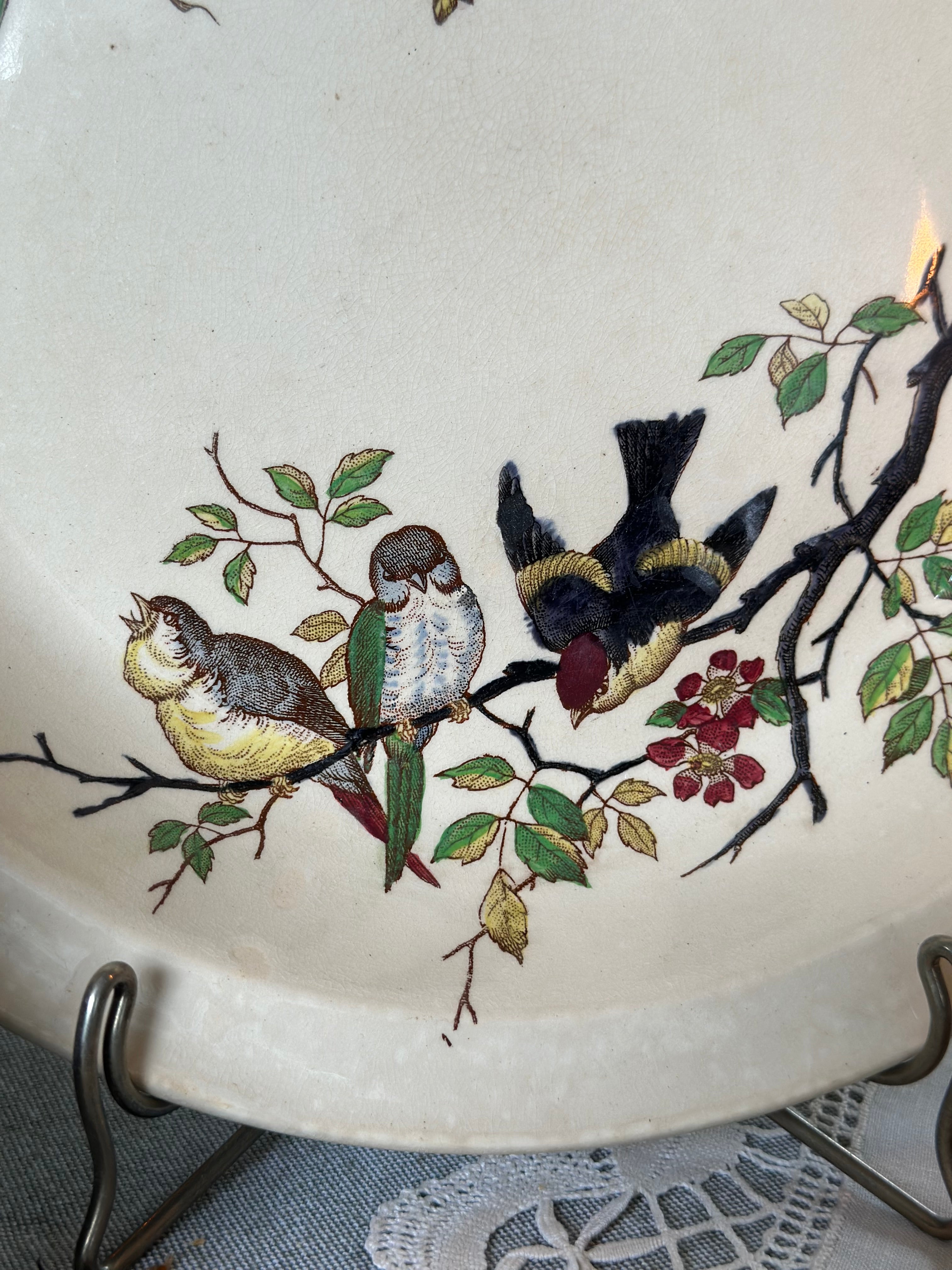 Plat creux polychrome B F K modèle Chanteurs