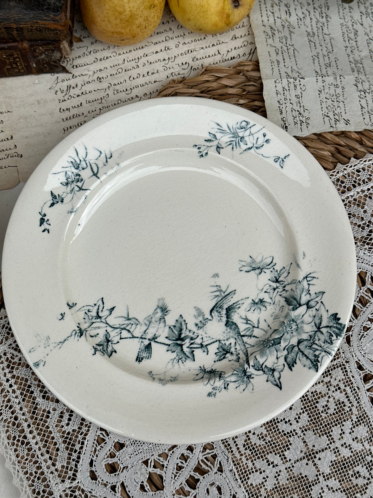 B. Suite de 5 assiettes à dessert Longwy modèle Mignon
