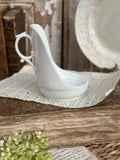 Porcelain trembleuse saucer