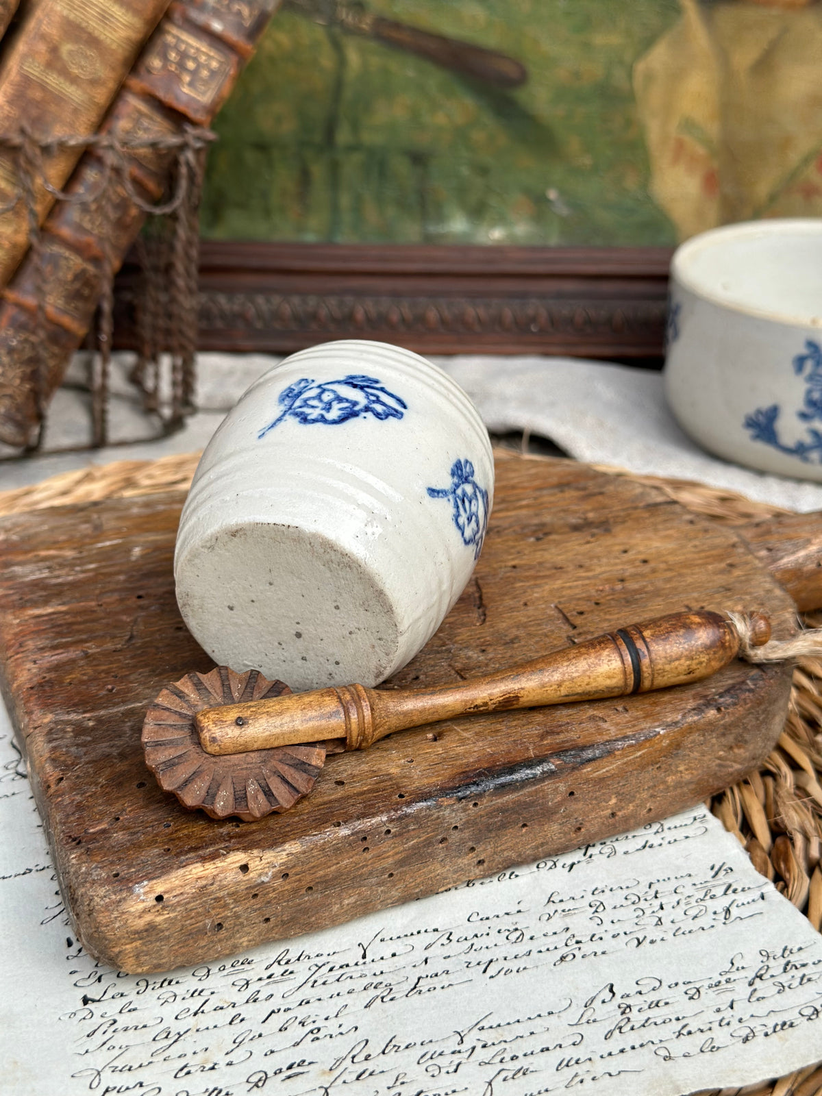 Petit pot St. Uze et la molette à pâte en bois