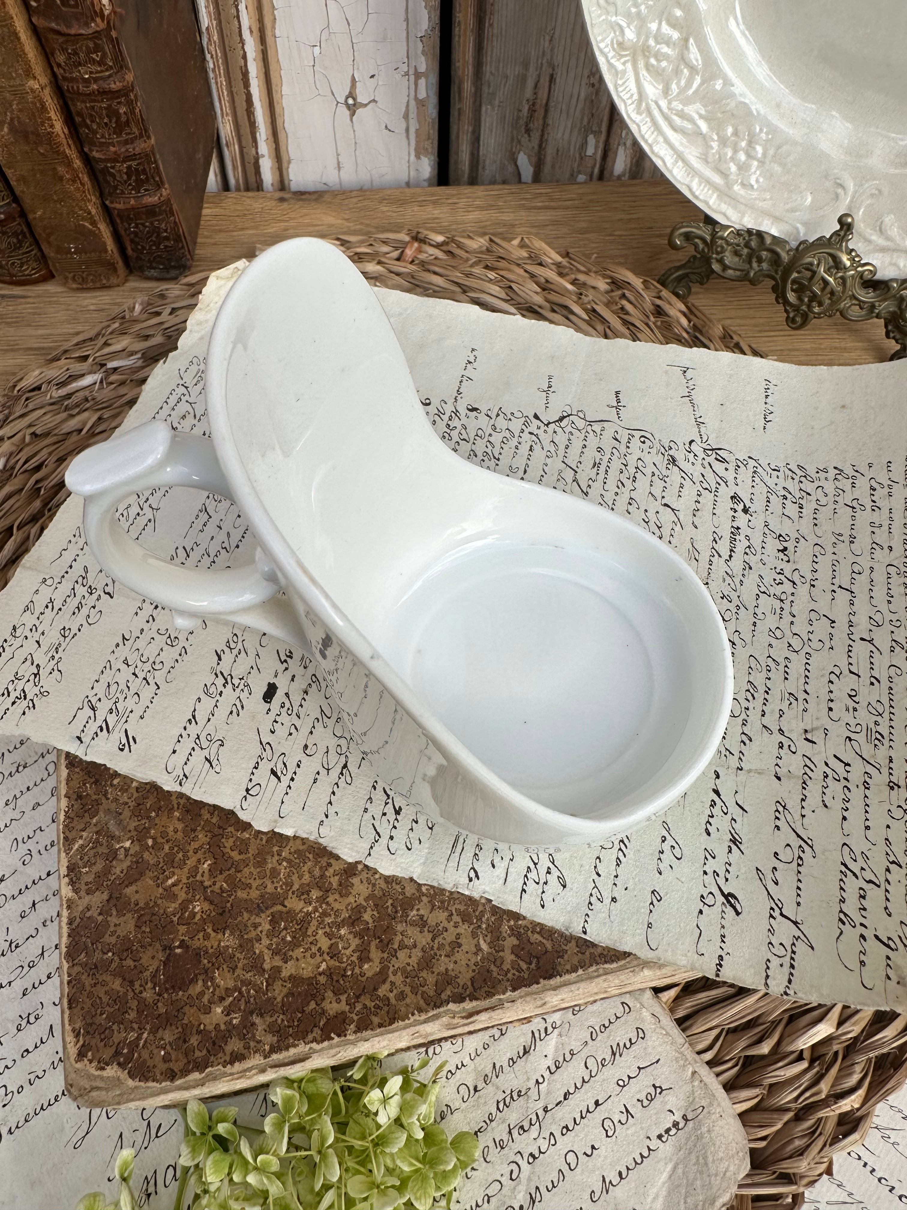 Porcelain trembleuse saucer