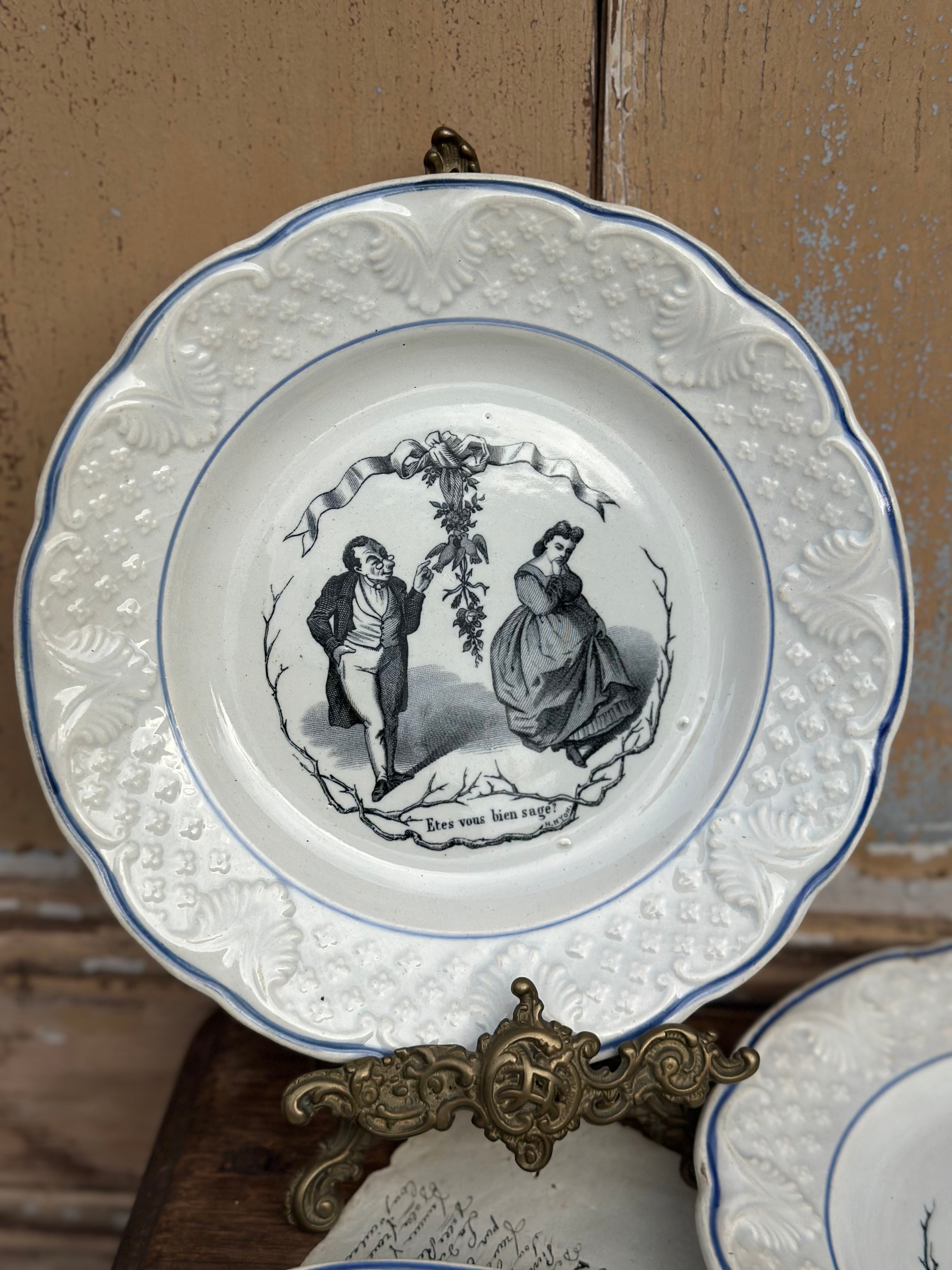 Suite de 3 assiettes parlantes Choisy le Roi