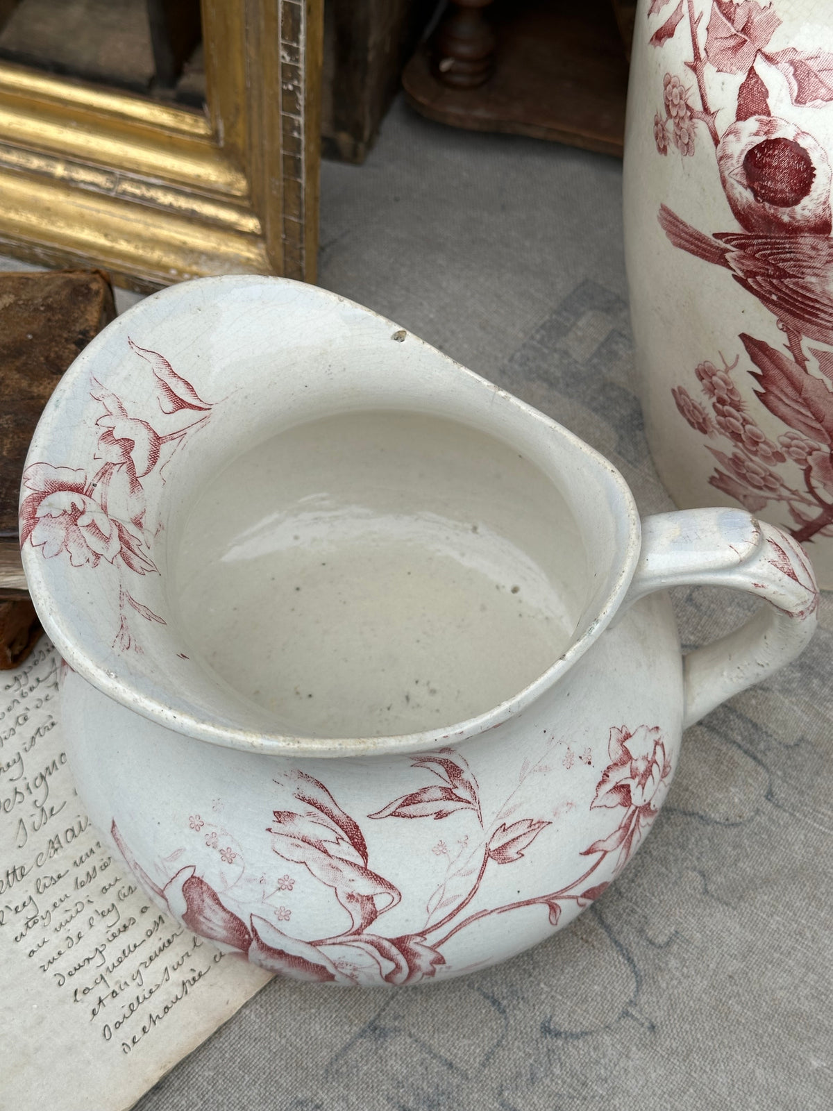 Broc joufflu Faïencerie de Lyon modèle Rose de Noël