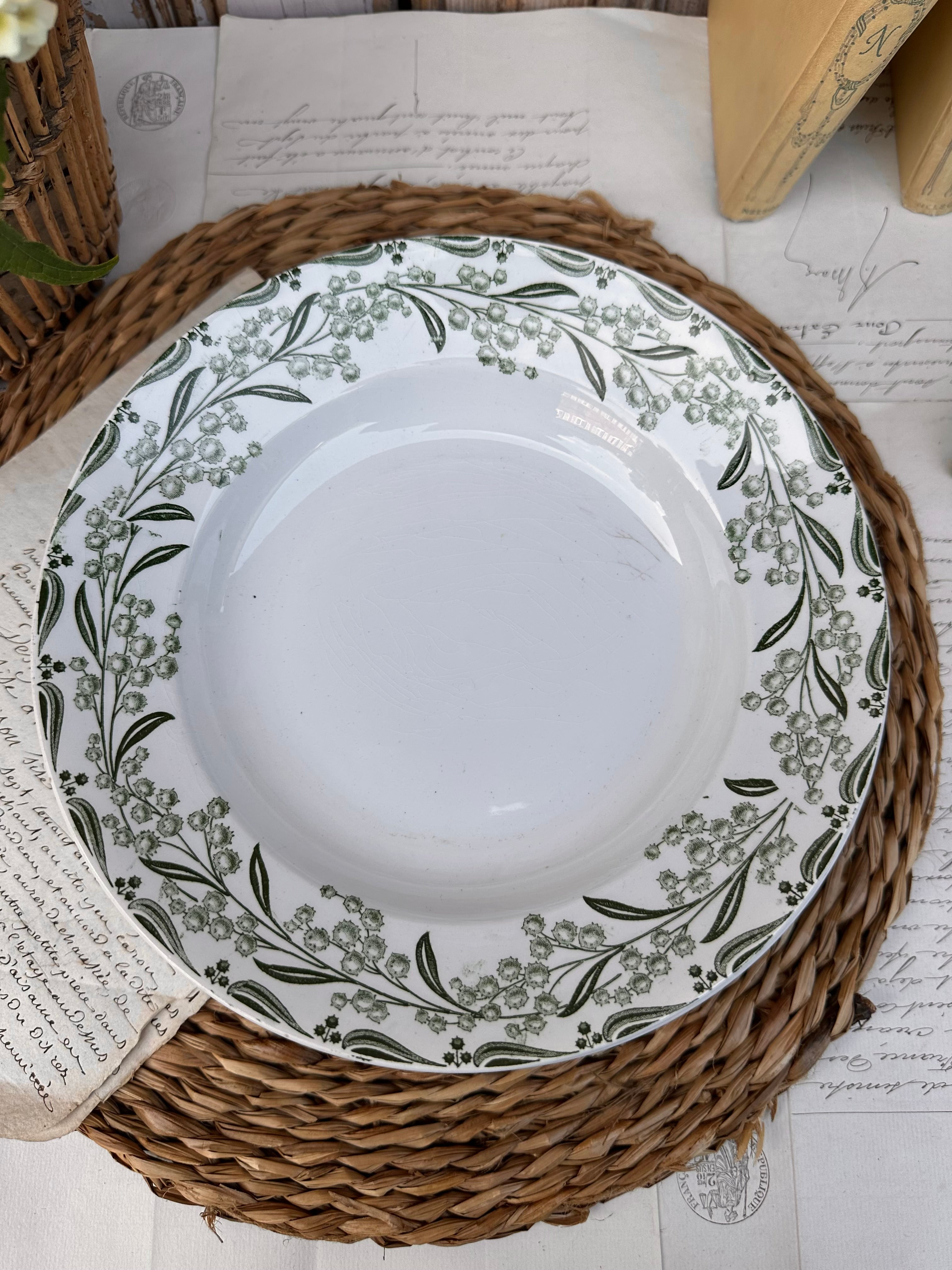 Série de 5 assiettes creuses St. Amand modèle Mimosa