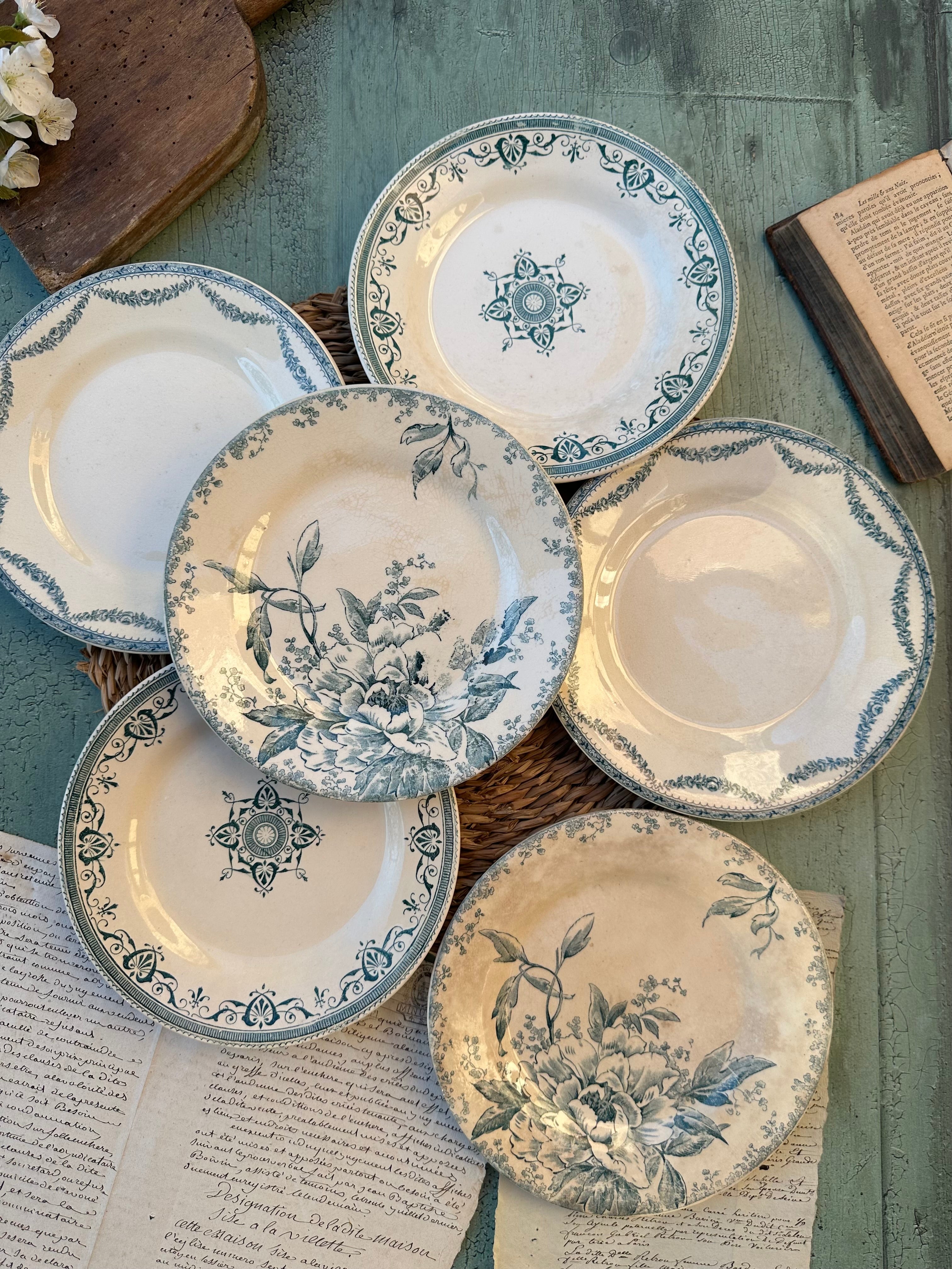 I. Suite de 6 assiettes à dessert dépareillées