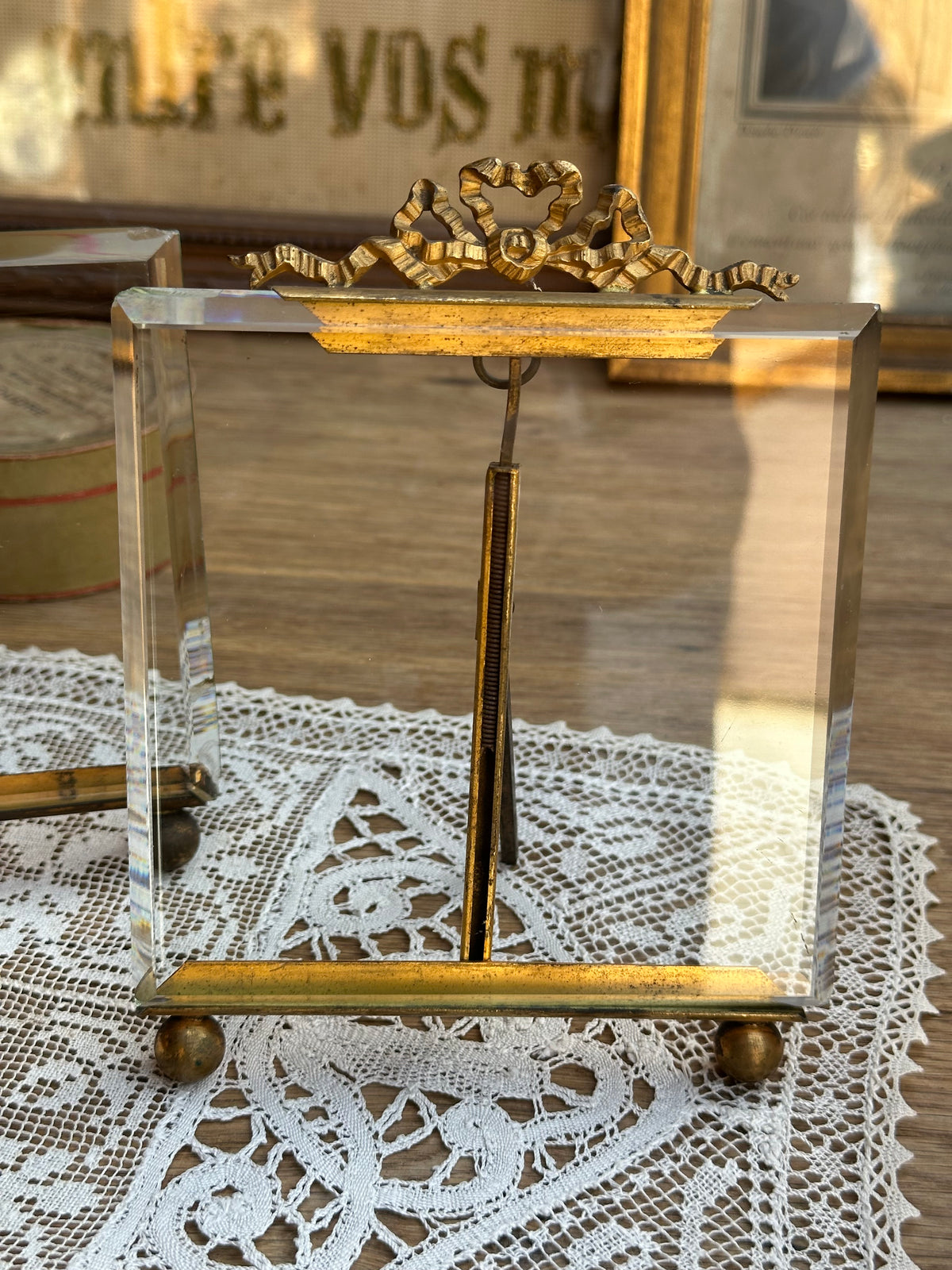 Deux cadres verre biseauté