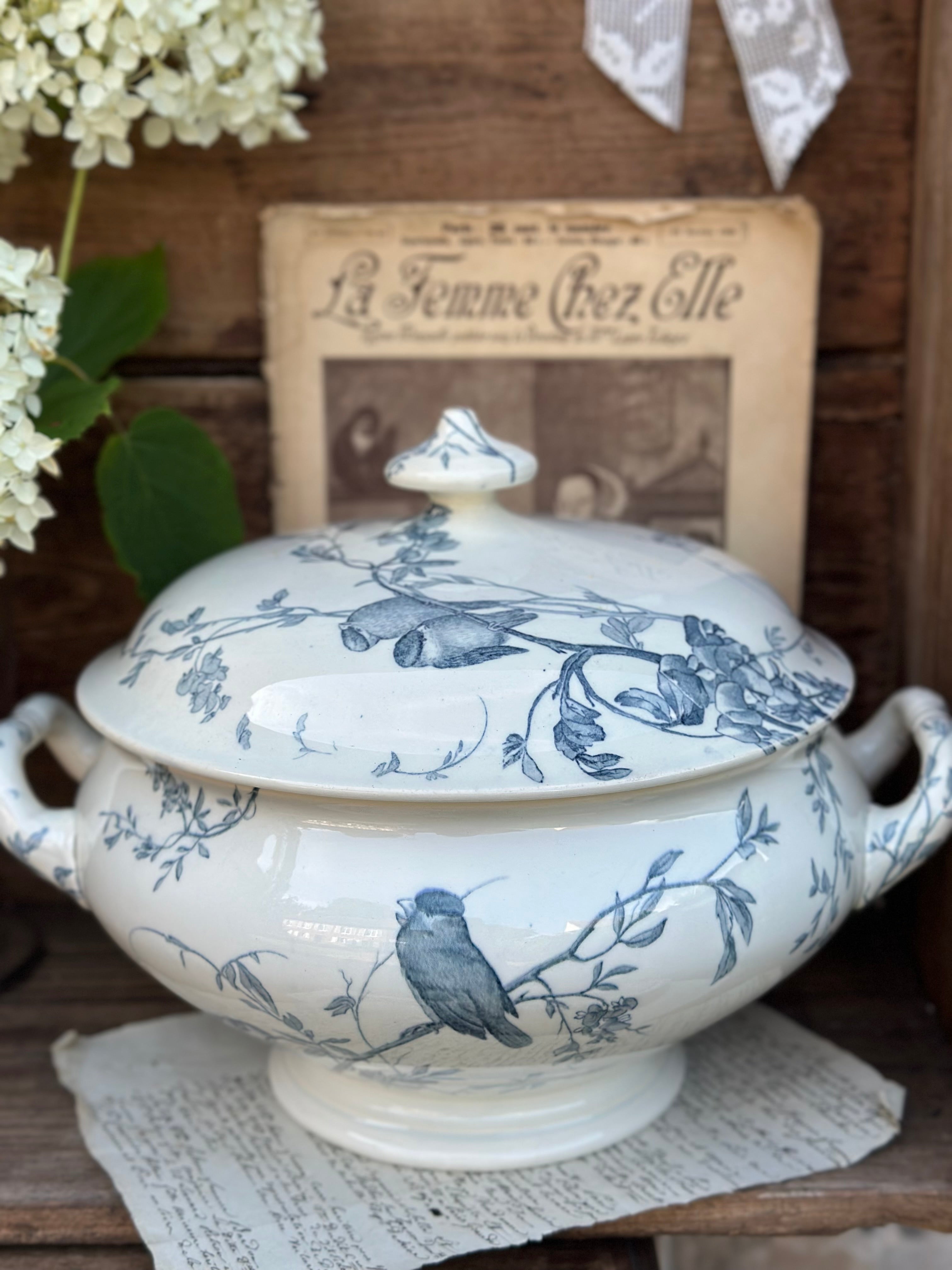 Rare and large Heathcote Bone Takou pattern soup tureen