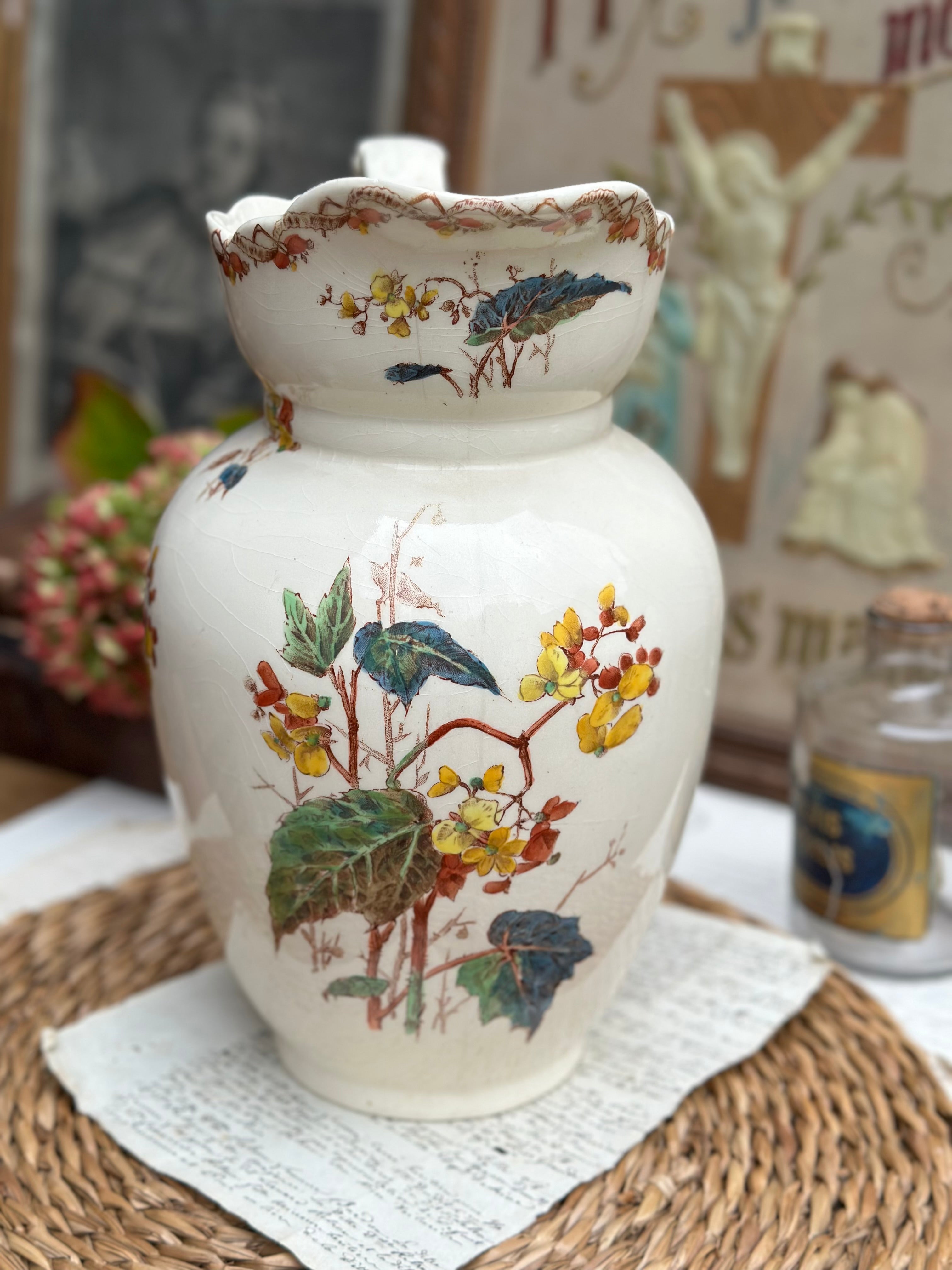 Grand broc polychrome Gien modèle Bégonia