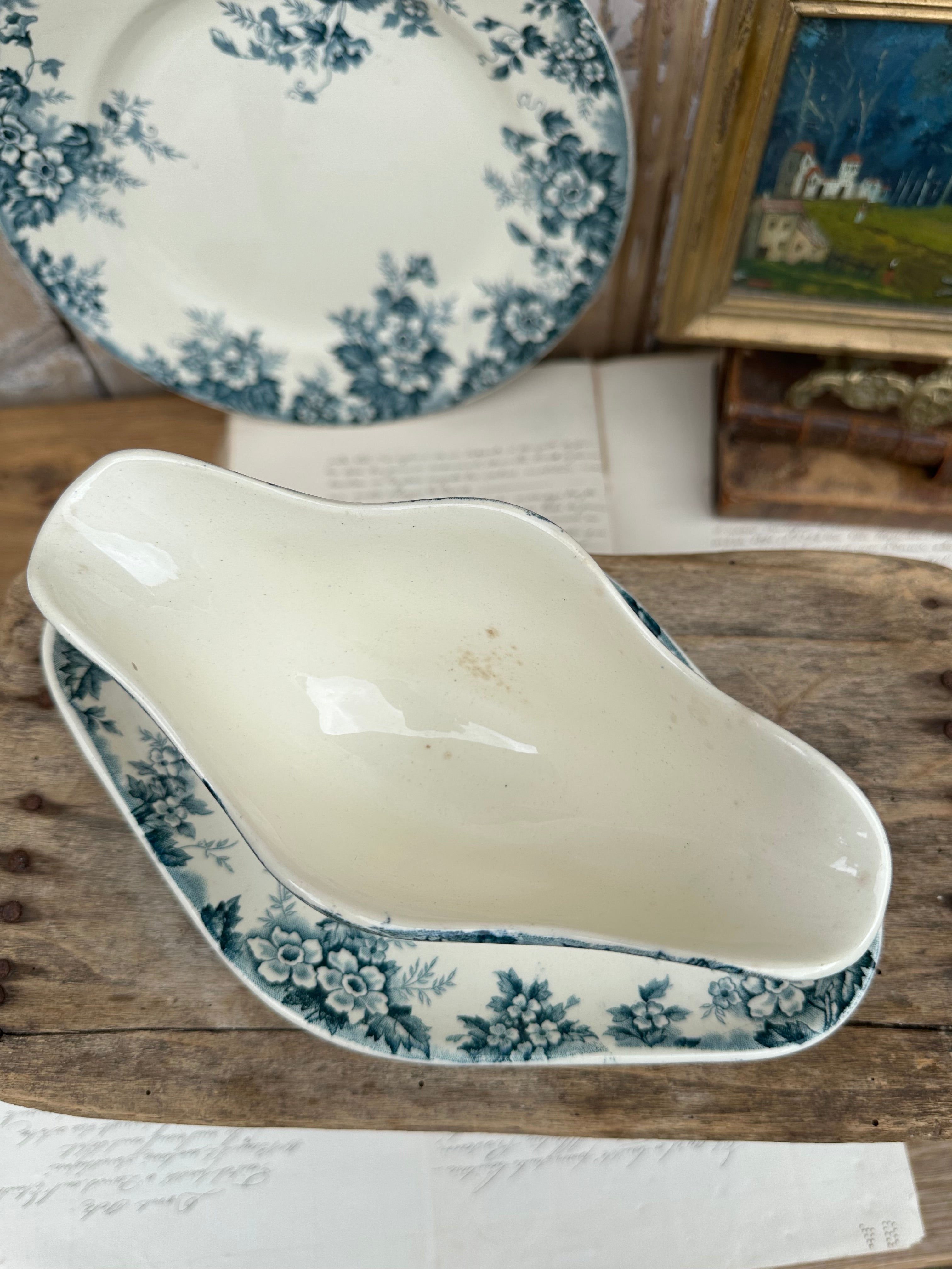 Saint Amand Hamage gravy boat, Marie-Louise model