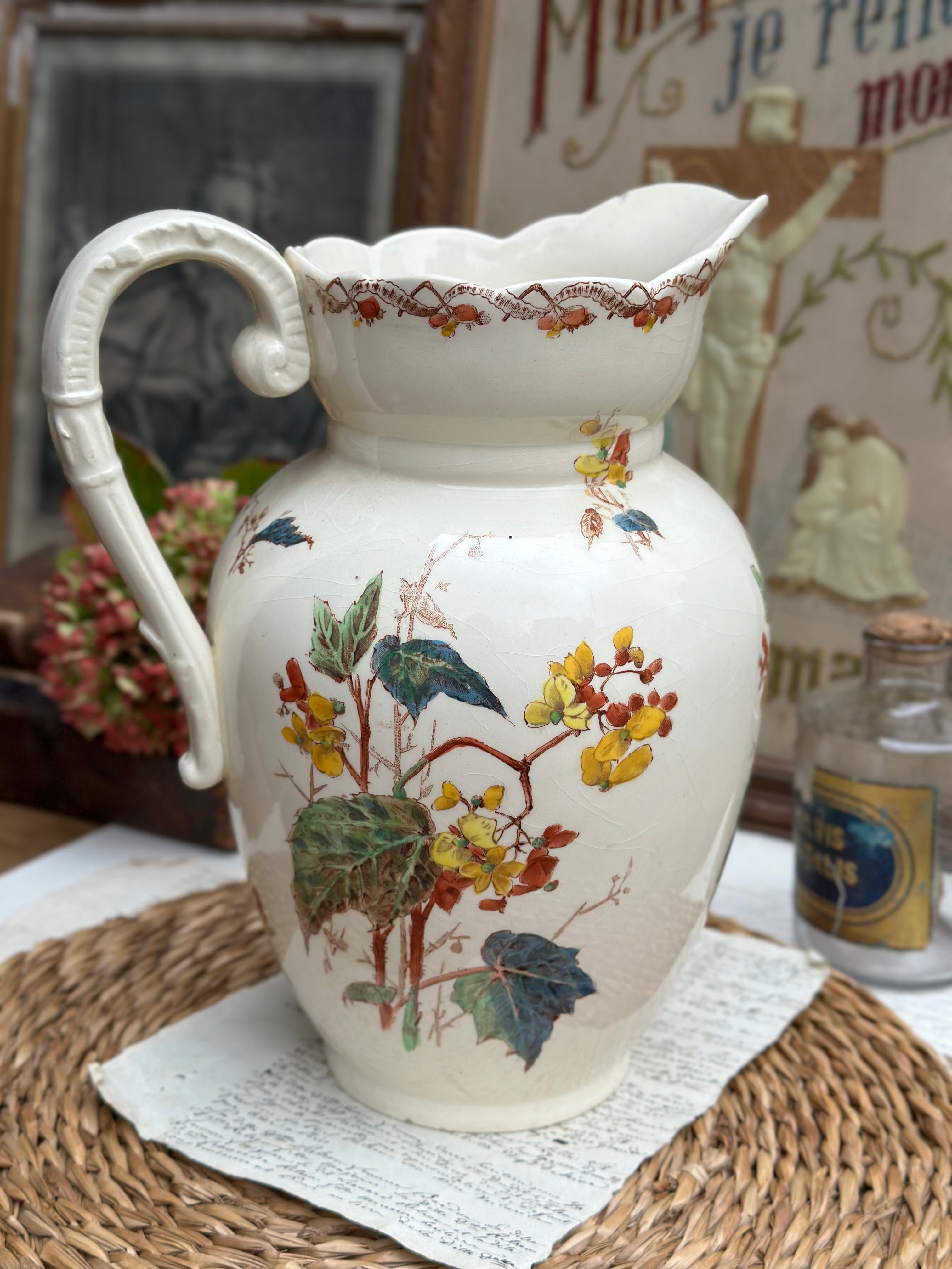 Grand broc polychrome Gien modèle Bégonia