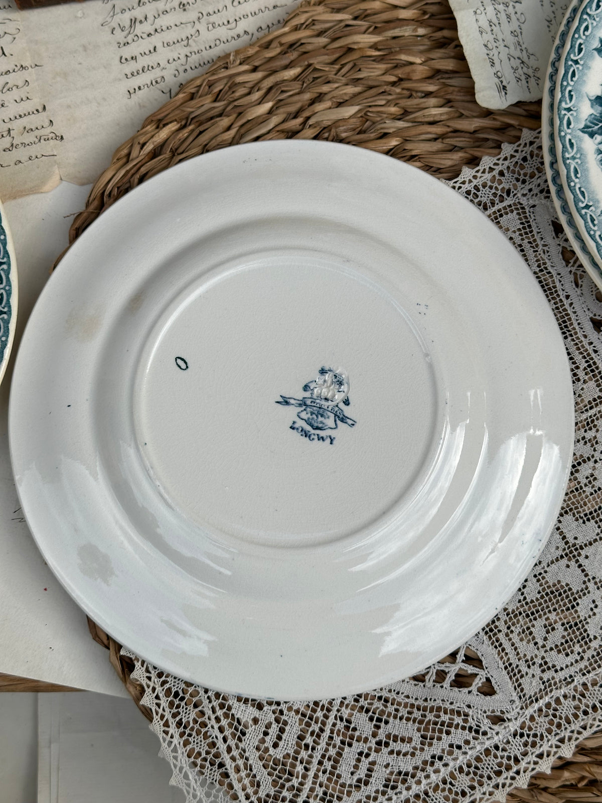 C. Suite de 6 assiettes à dessert dépareillées