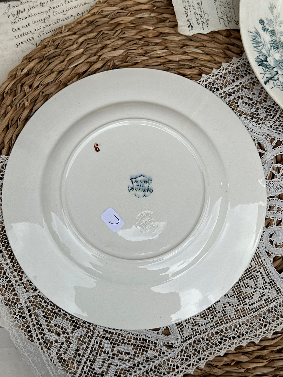 C. Suite de 5 assiettes à dessert Longwy modèle Mignon