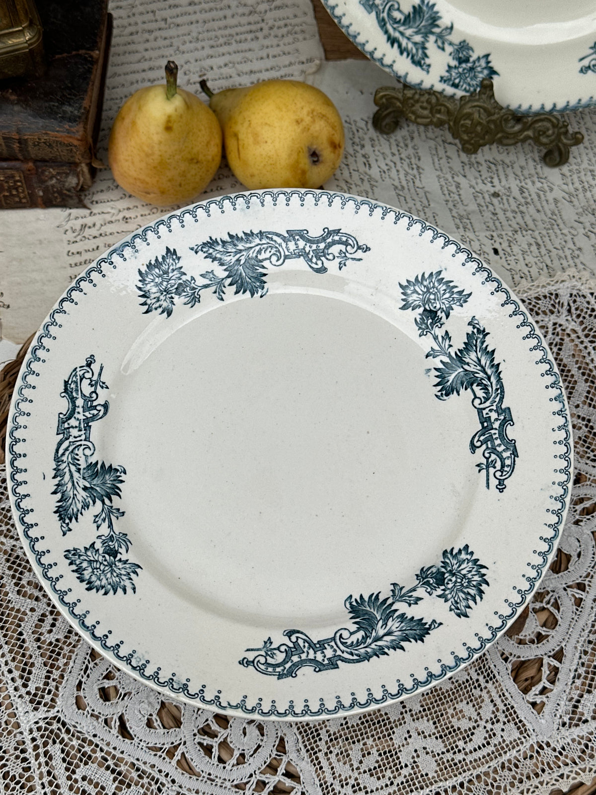 Plat piédouche Longwy modèle Fismes