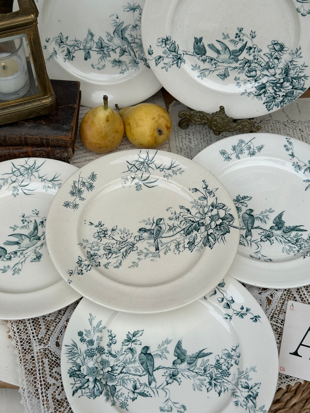 A. Suite de 6 assiettes à dessert Longwy modèle Mignon