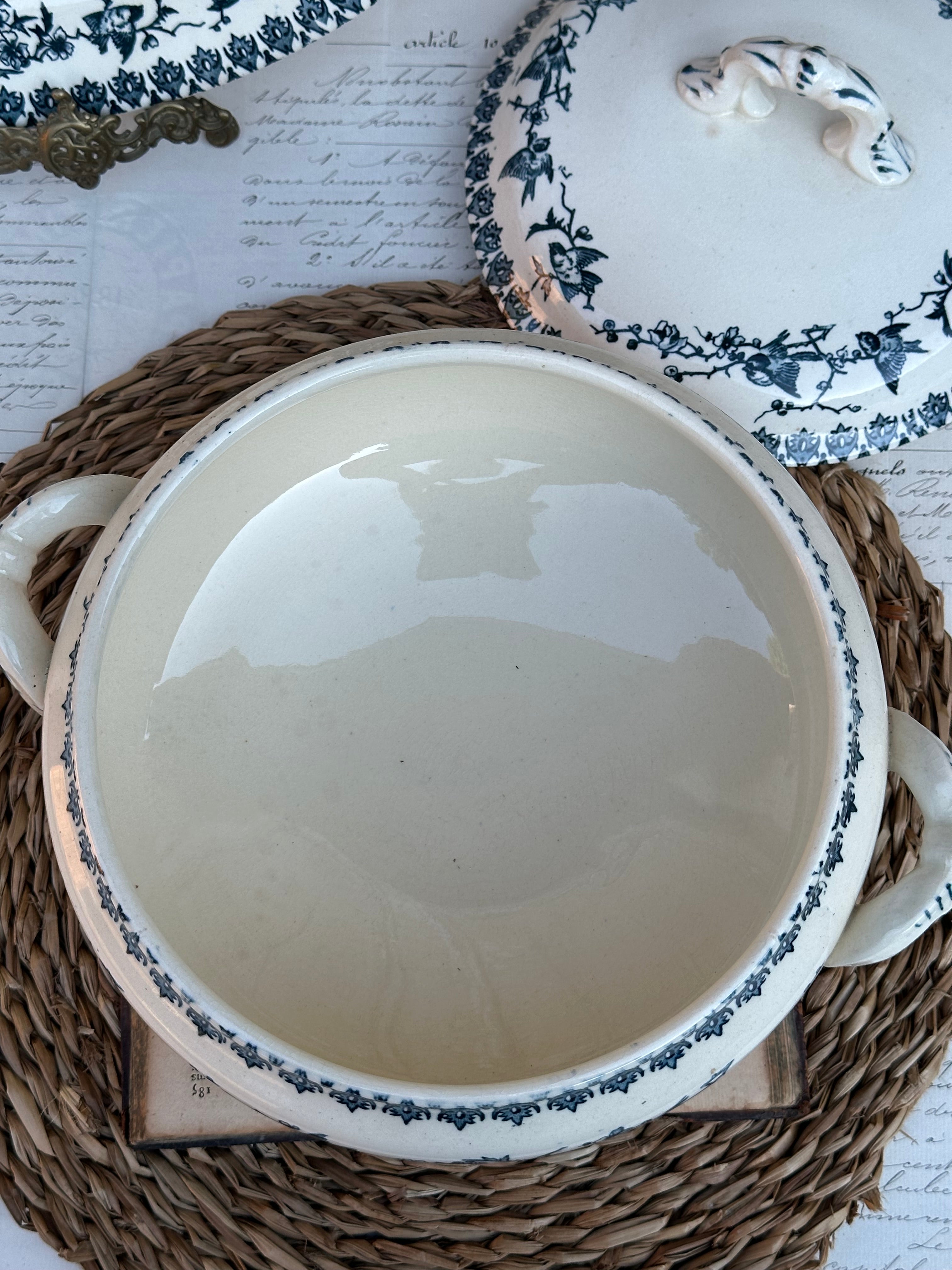 Choisy le Roi Lyonnais pattern soup tureen