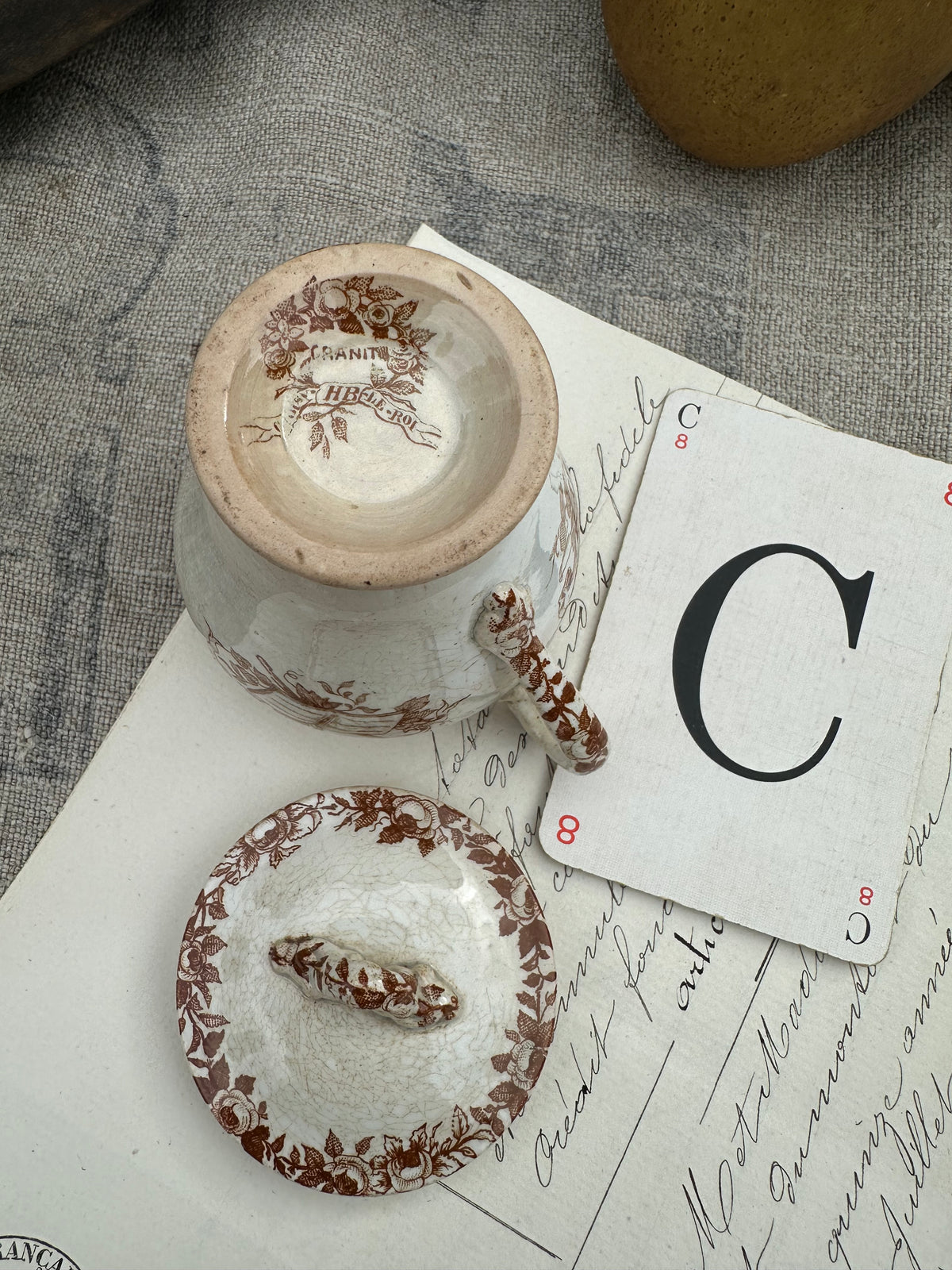 C. Pot à crème terre de fer Choisy le Roi, patiné