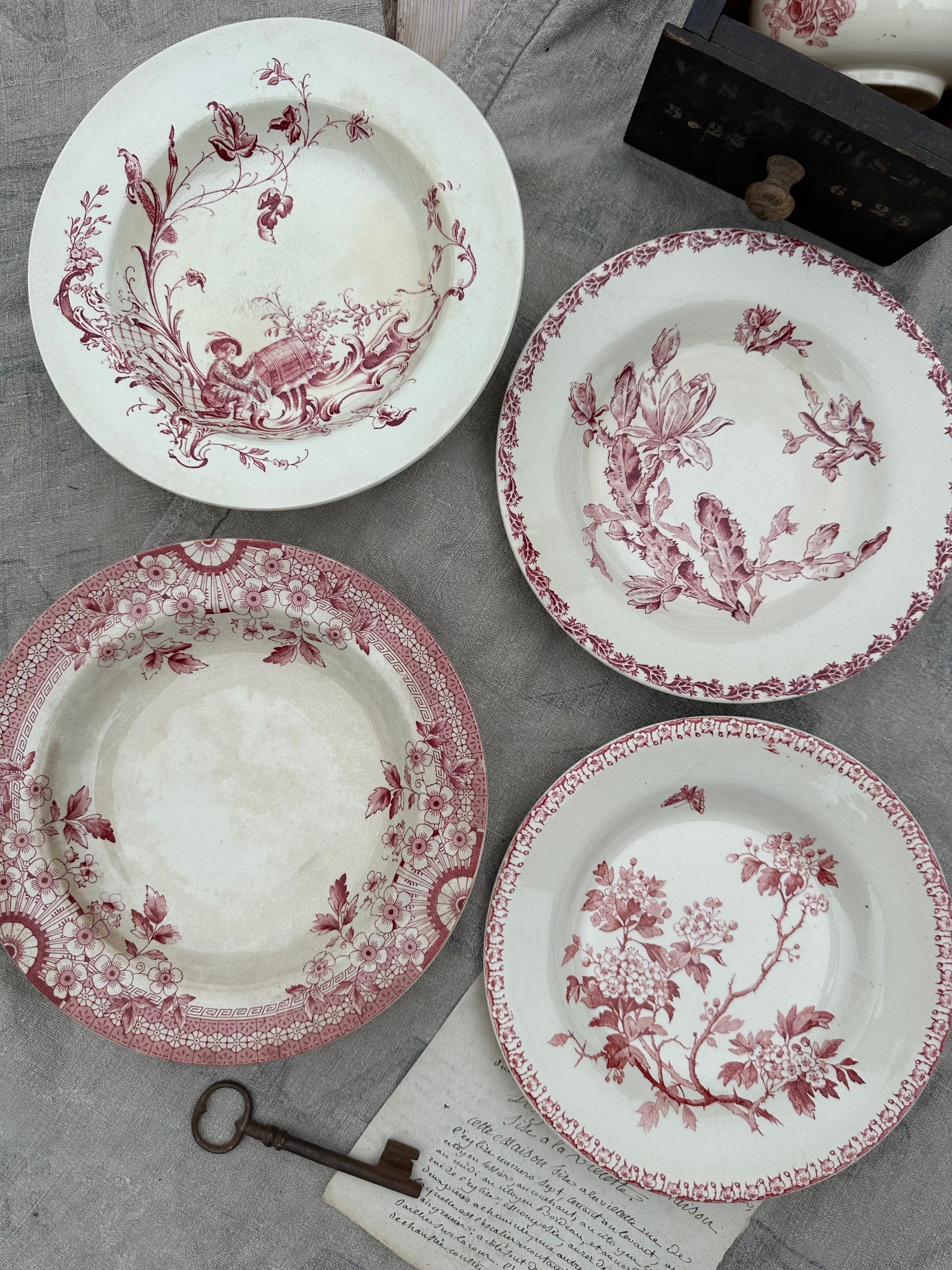 Set of 4 mismatched deep plates