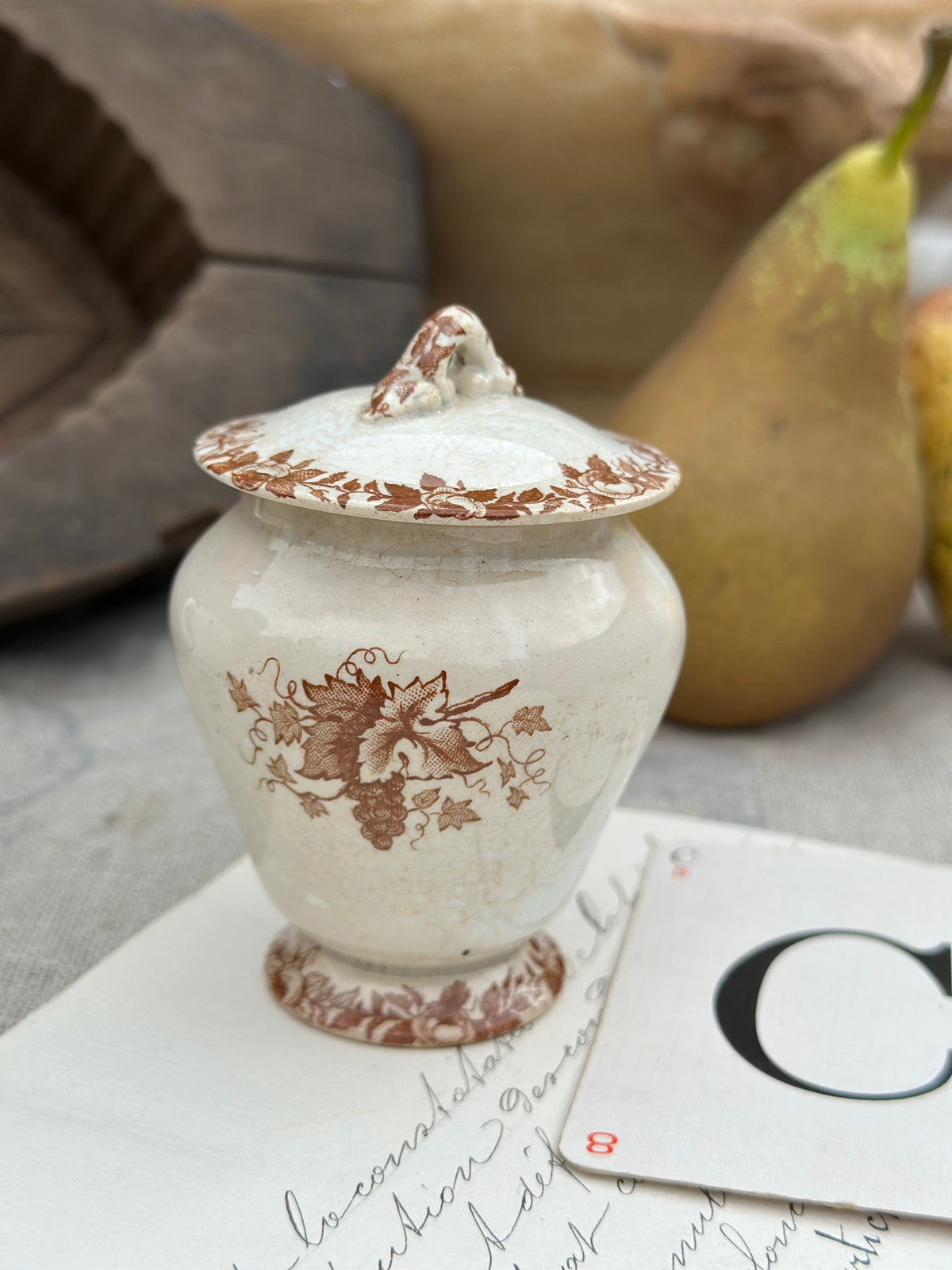 C. Pot à crème terre de fer Choisy le Roi, patiné