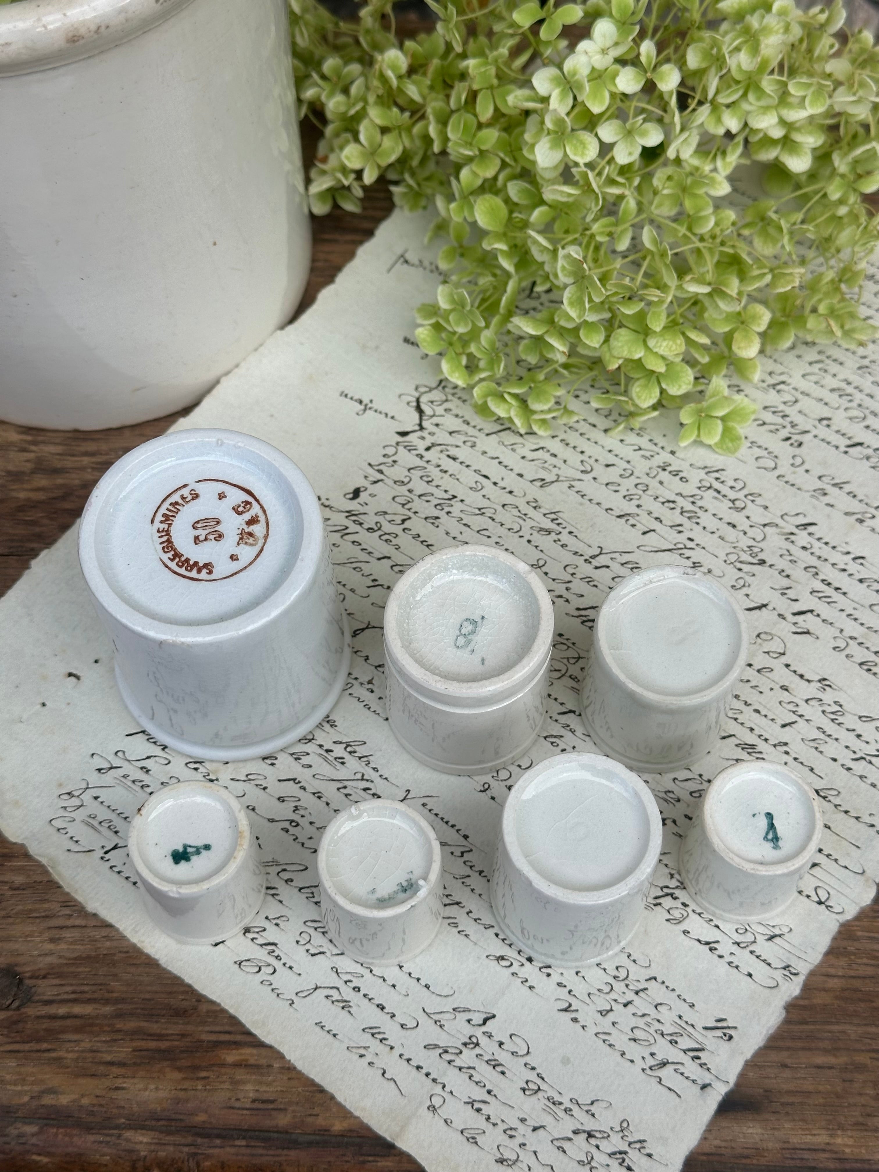 Ensemble de 7 mini pots d'apothicaire