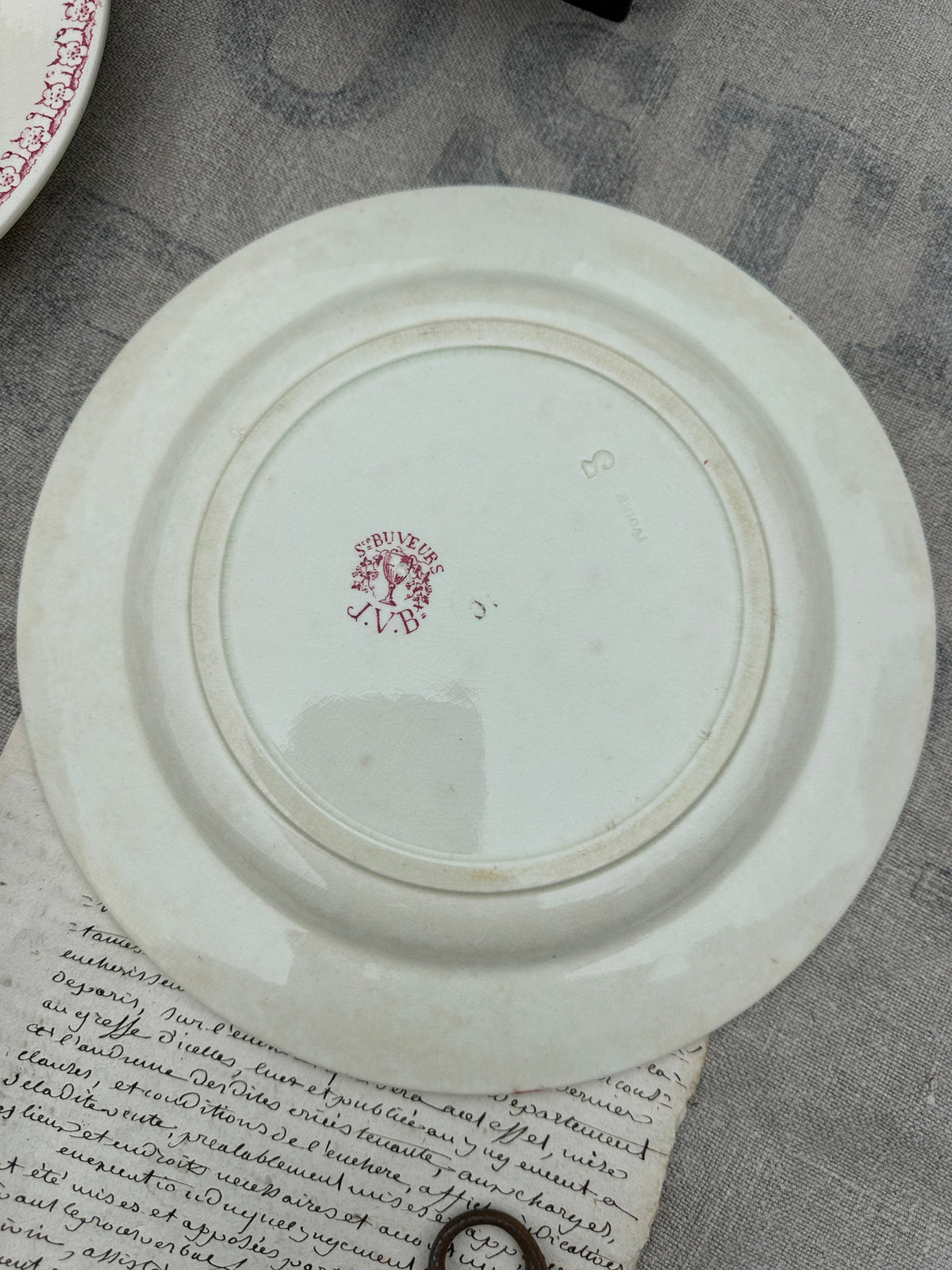 Set of 3 assorted dinner plates