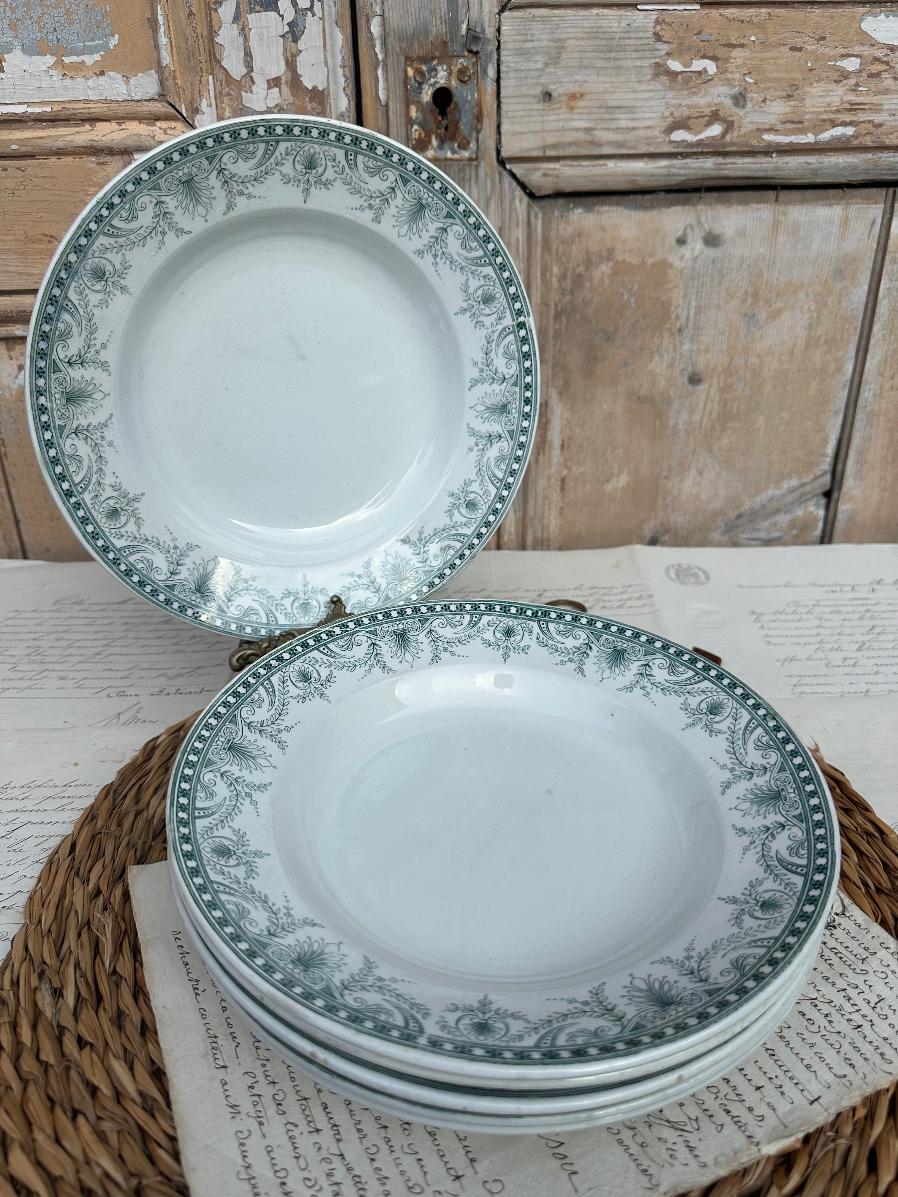 I. Suite de 6 assiettes creuses St. Amand modèle Wilbur