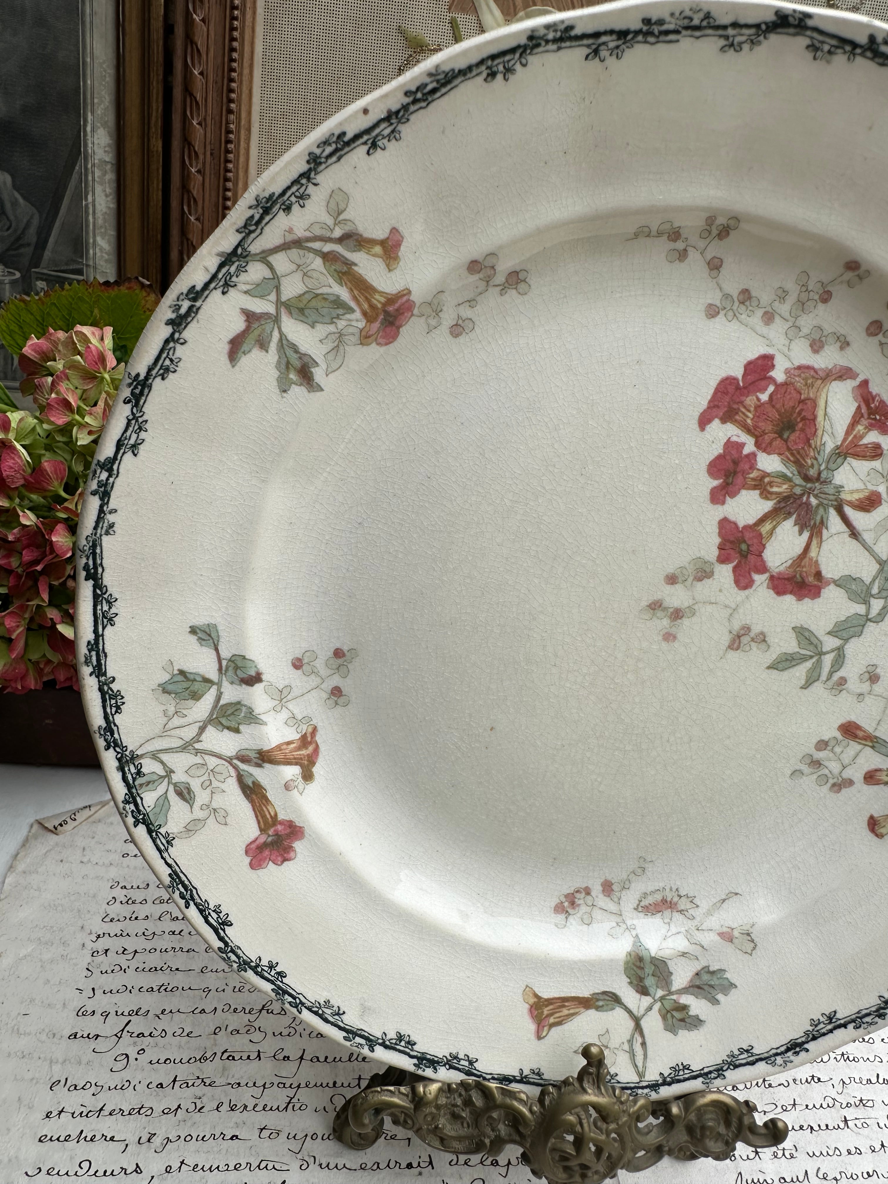 Assiette polychrome Choisy le Roi