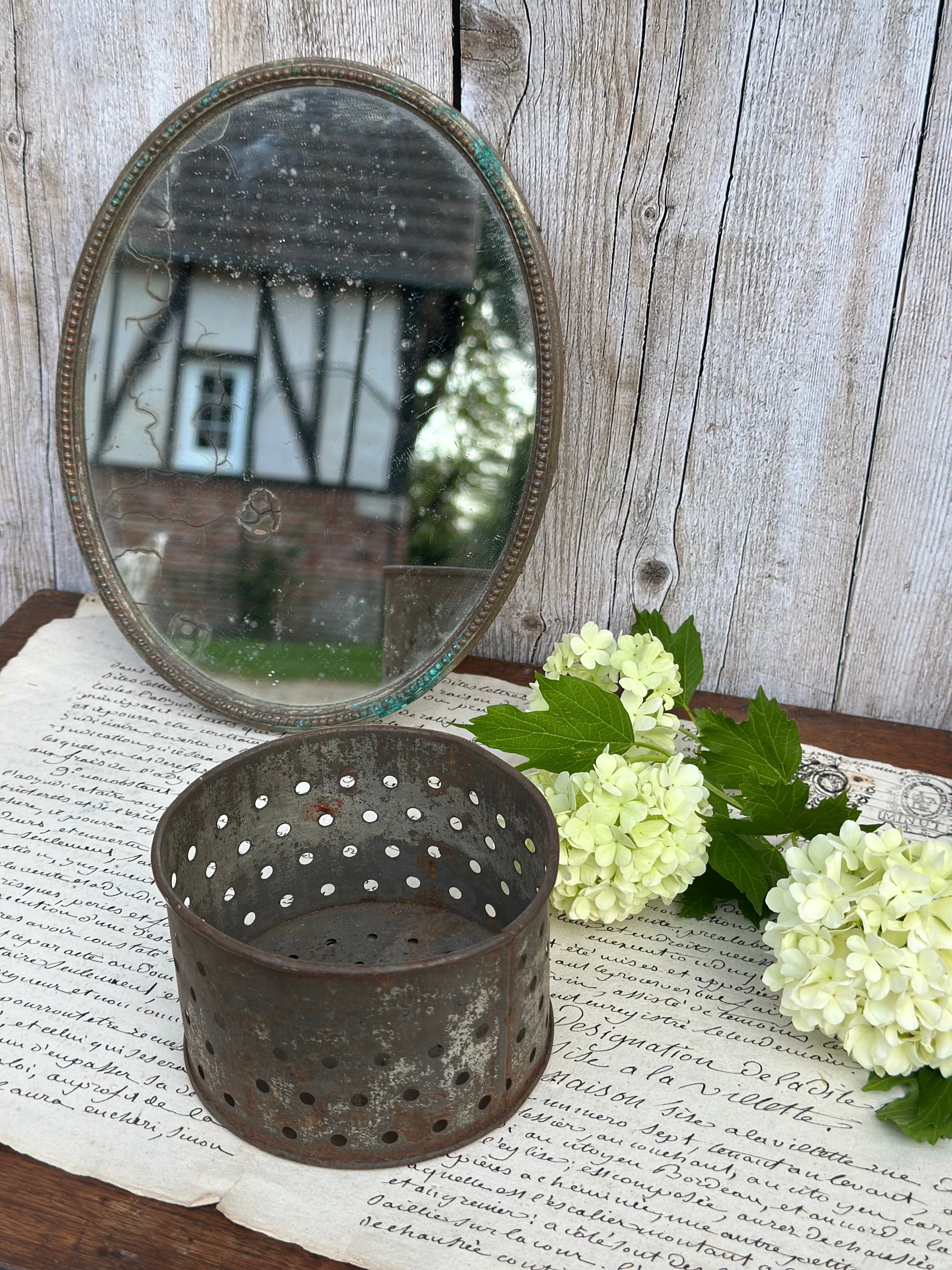 Faisselle ancienne en métal