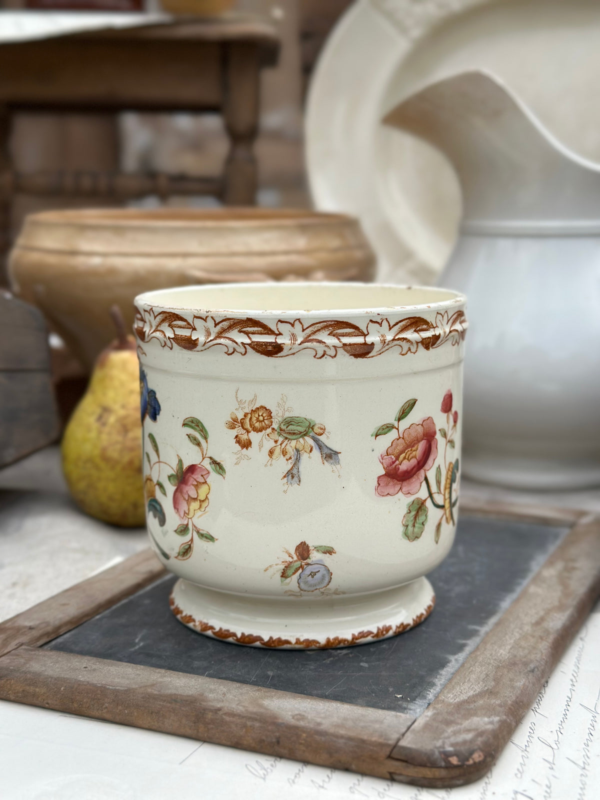 Pot polychrome Creil et Montereau