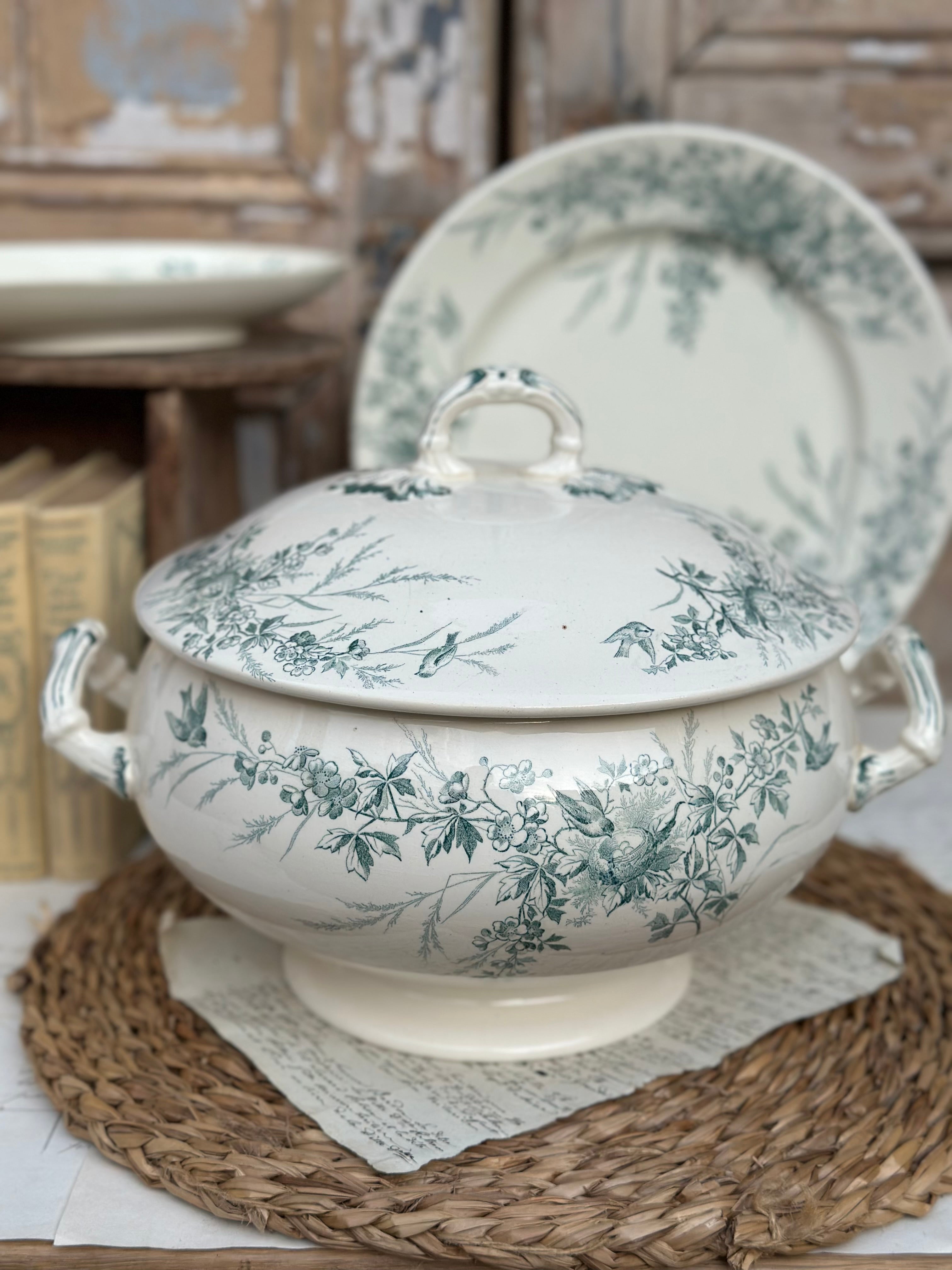 Large Creil et Montereau soup tureen, Linotte model