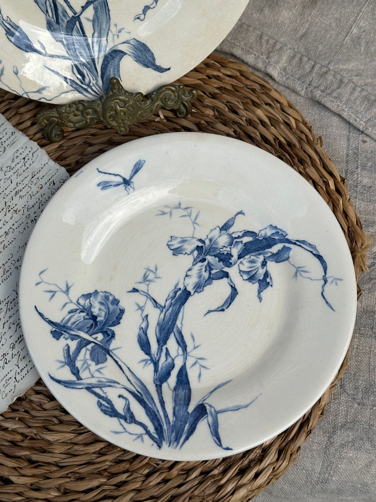 Deux assiettes à dessert Gien modèle Iris