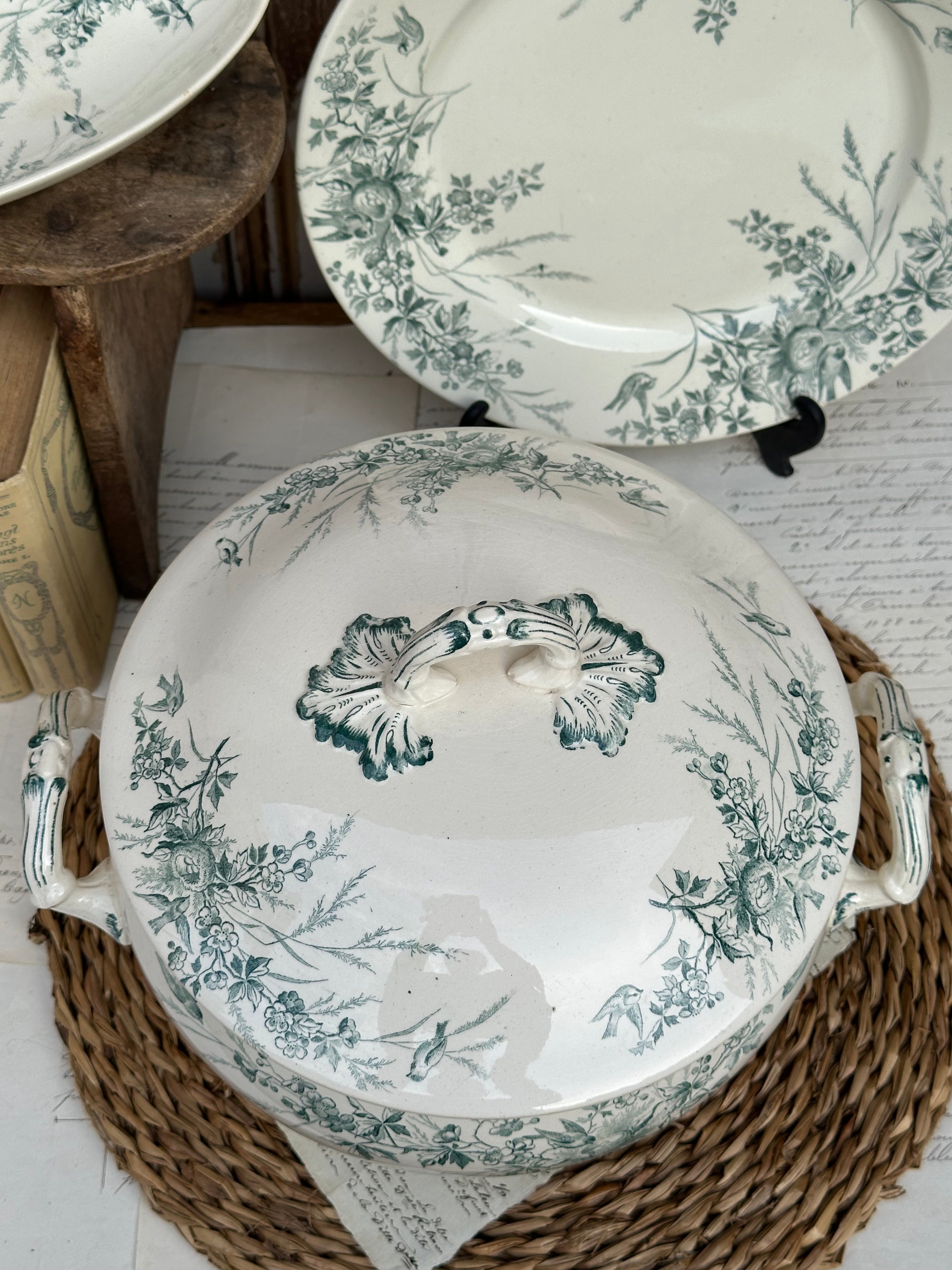 Large Creil et Montereau soup tureen, Linotte model