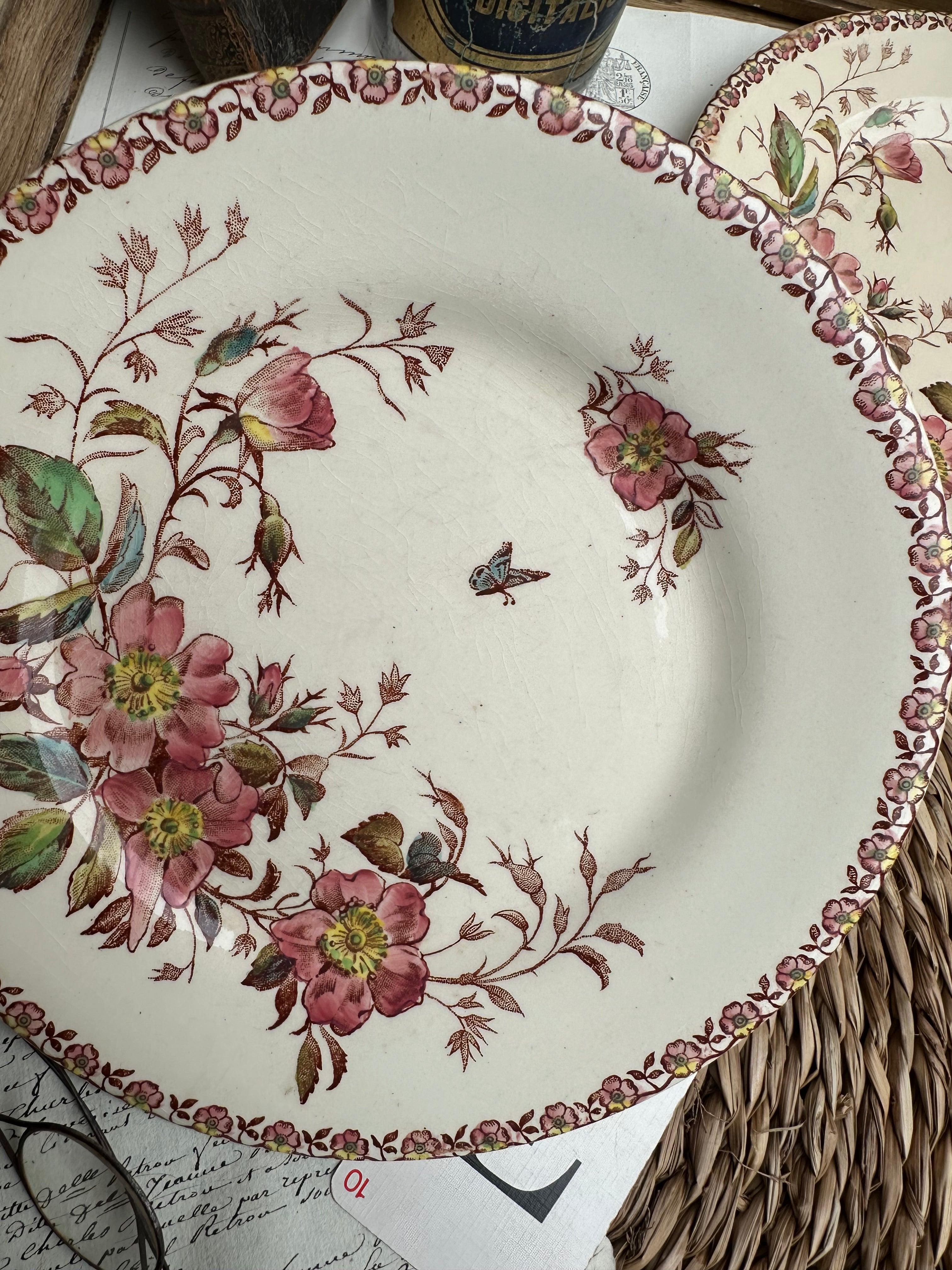 E. Assiette à dessert polychrome Gien modèle Mai