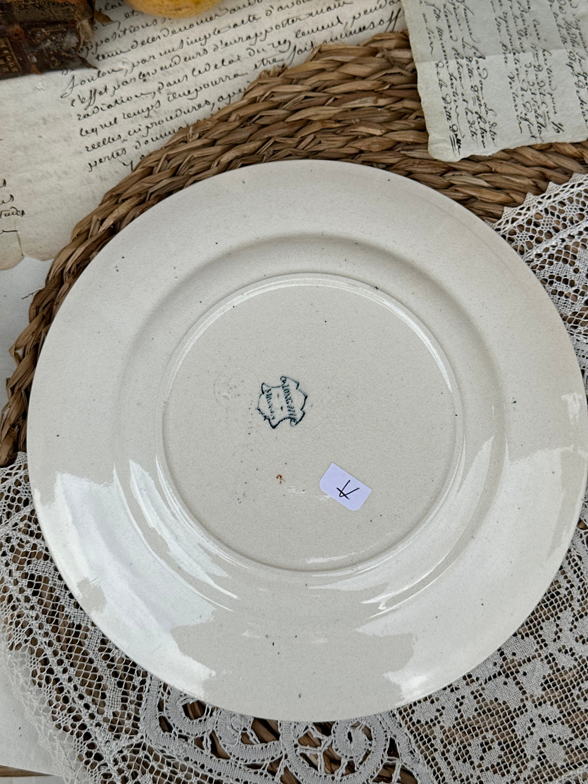 A. Suite de 6 assiettes à dessert Longwy modèle Mignon