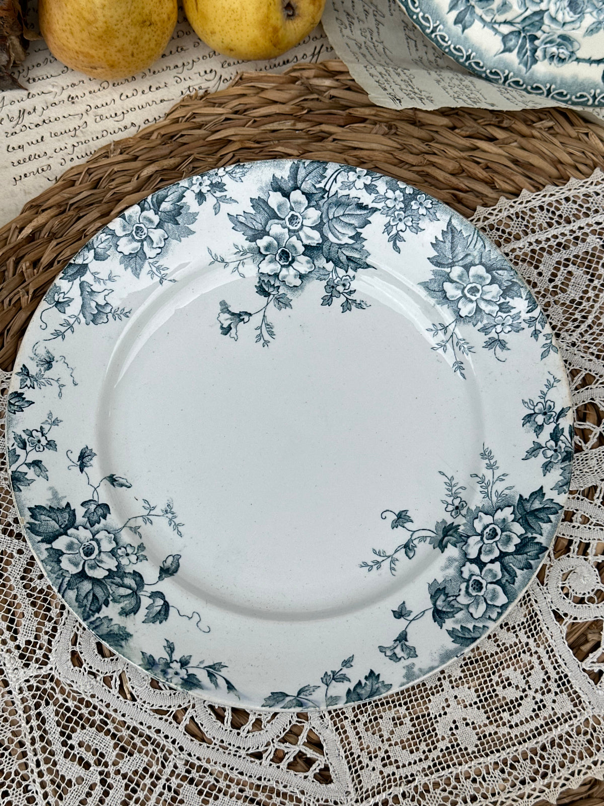 D. Suite de 6 assiettes à dessert dépareillées